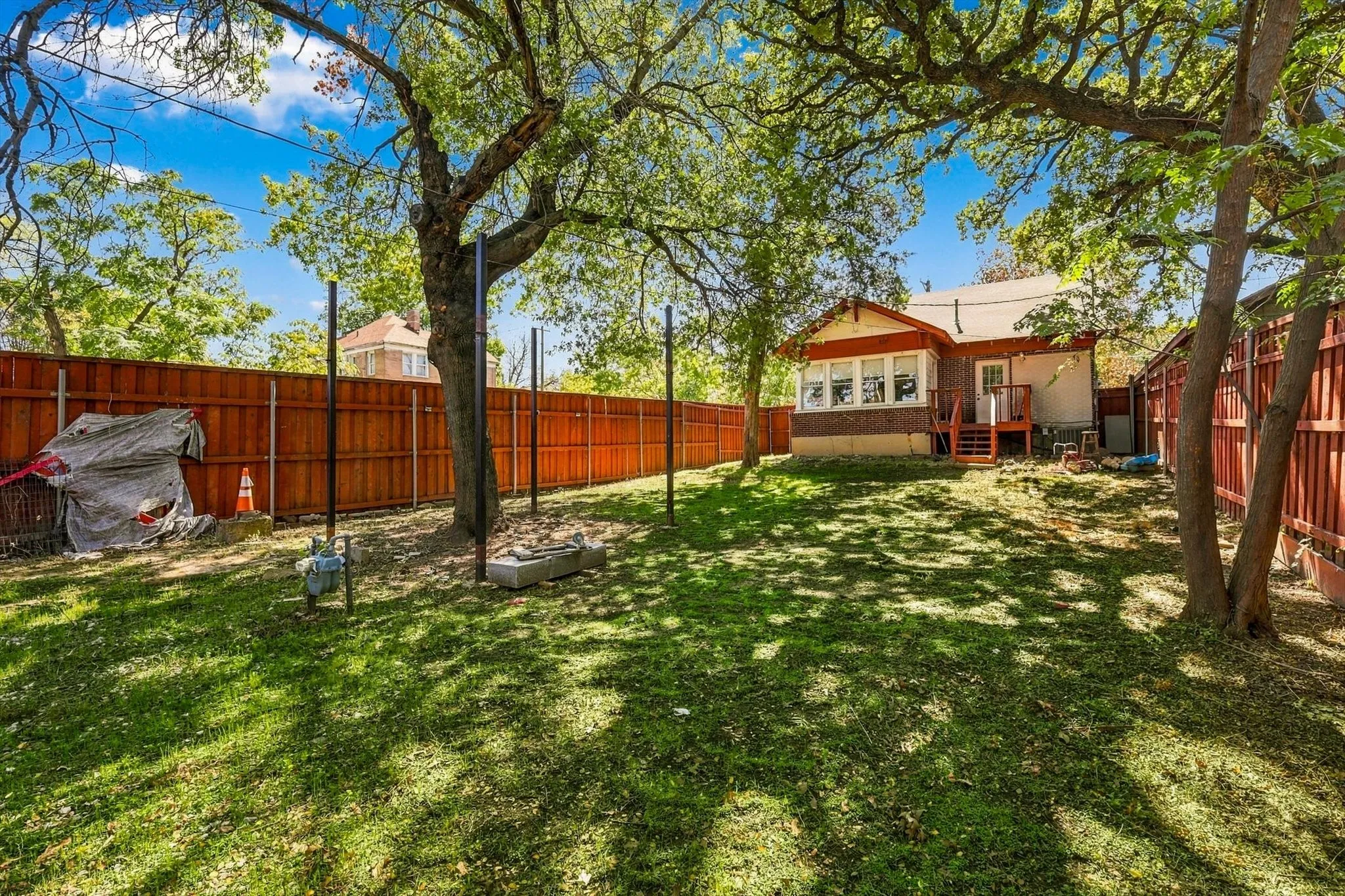 Single Family Residence For Sale in Dallas County , 305 E 6th Street, Dallas, Texas 75203, 3 Bedroom, 1 Bathroom, Garage spaces, 1,550 Sqft, built in 1930, mls#21405787, Real Estate Agent in Dallas, Homes For Sale in Dallas county, Homes For Sale in Dallas, Realtor in Dallas Texas, Real Estate Brokerage Independent Realty Texas, Luminita Cordes Realtor