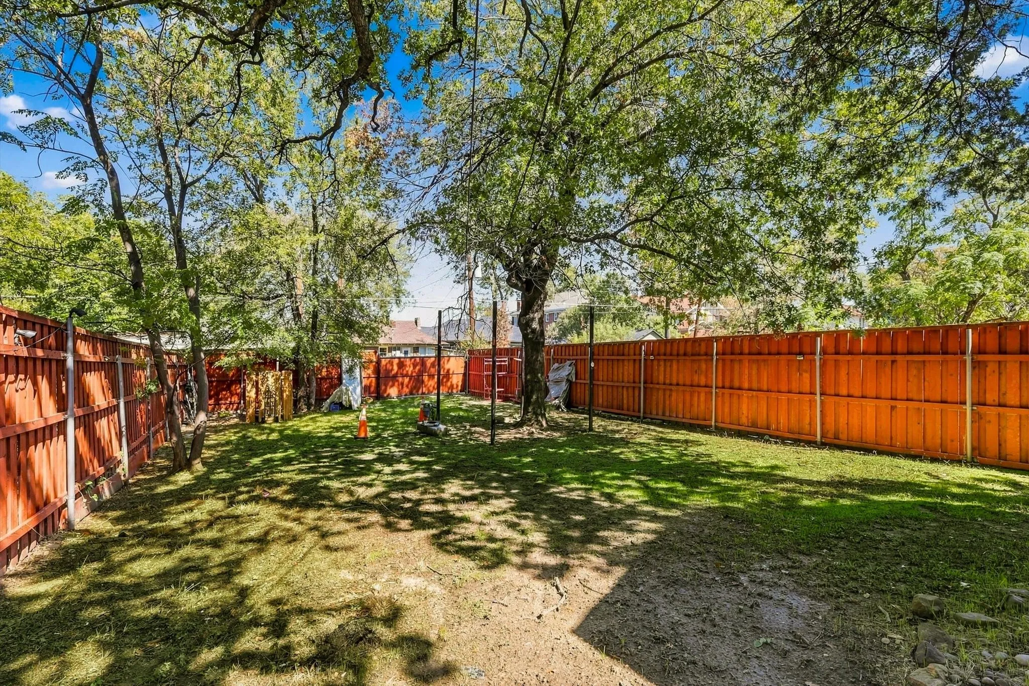 Single Family Residence For Sale in Dallas County , 305 E 6th Street, Dallas, Texas 75203, 3 Bedroom, 1 Bathroom, Garage spaces, 1,550 Sqft, built in 1930, mls#21405787, Real Estate Agent in Dallas, Homes For Sale in Dallas county, Homes For Sale in Dallas, Realtor in Dallas Texas, Real Estate Brokerage Independent Realty Texas, Luminita Cordes Realtor