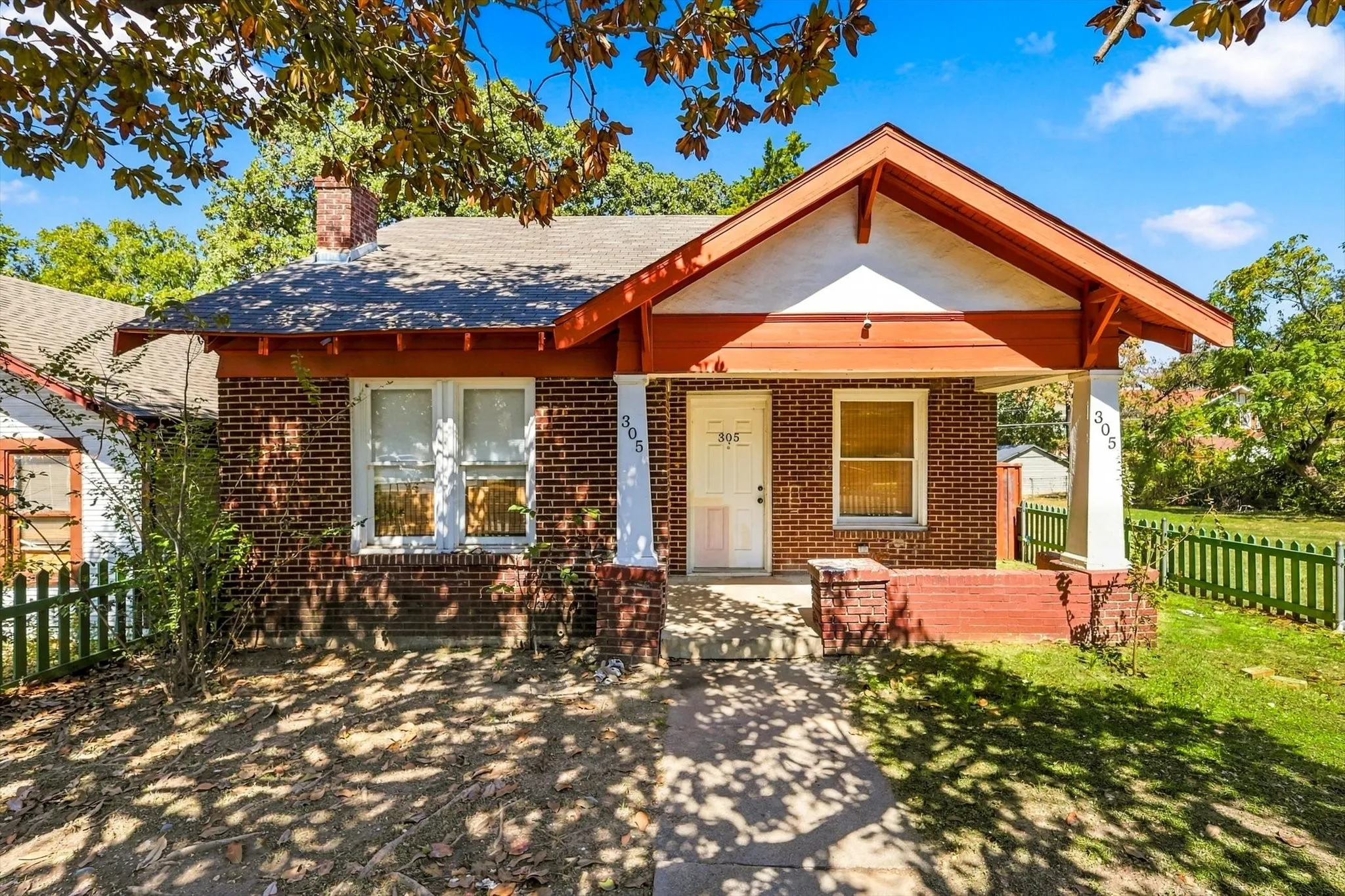 Single Family Residence For Sale in Dallas County , 305 E 6th Street, Dallas, Texas 75203, 3 Bedroom, 1 Bathroom, Garage spaces, 1,550 Sqft, built in 1930, mls#21405787, Real Estate Agent in Dallas, Homes For Sale in Dallas county, Homes For Sale in Dallas, Realtor in Dallas Texas, Real Estate Brokerage Independent Realty Texas, Luminita Cordes Realtor