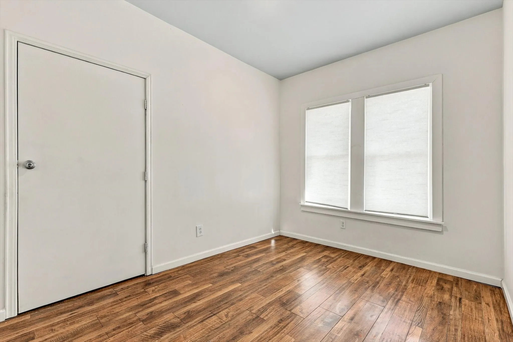 Single Family Residence For Sale in Dallas County , 305 E 6th Street, Dallas, Texas 75203, 3 Bedroom, 1 Bathroom, Garage spaces, 1,550 Sqft, built in 1930, mls#21405787, Real Estate Agent in Dallas, Homes For Sale in Dallas county, Homes For Sale in Dallas, Realtor in Dallas Texas, Real Estate Brokerage Independent Realty Texas, Luminita Cordes Realtor