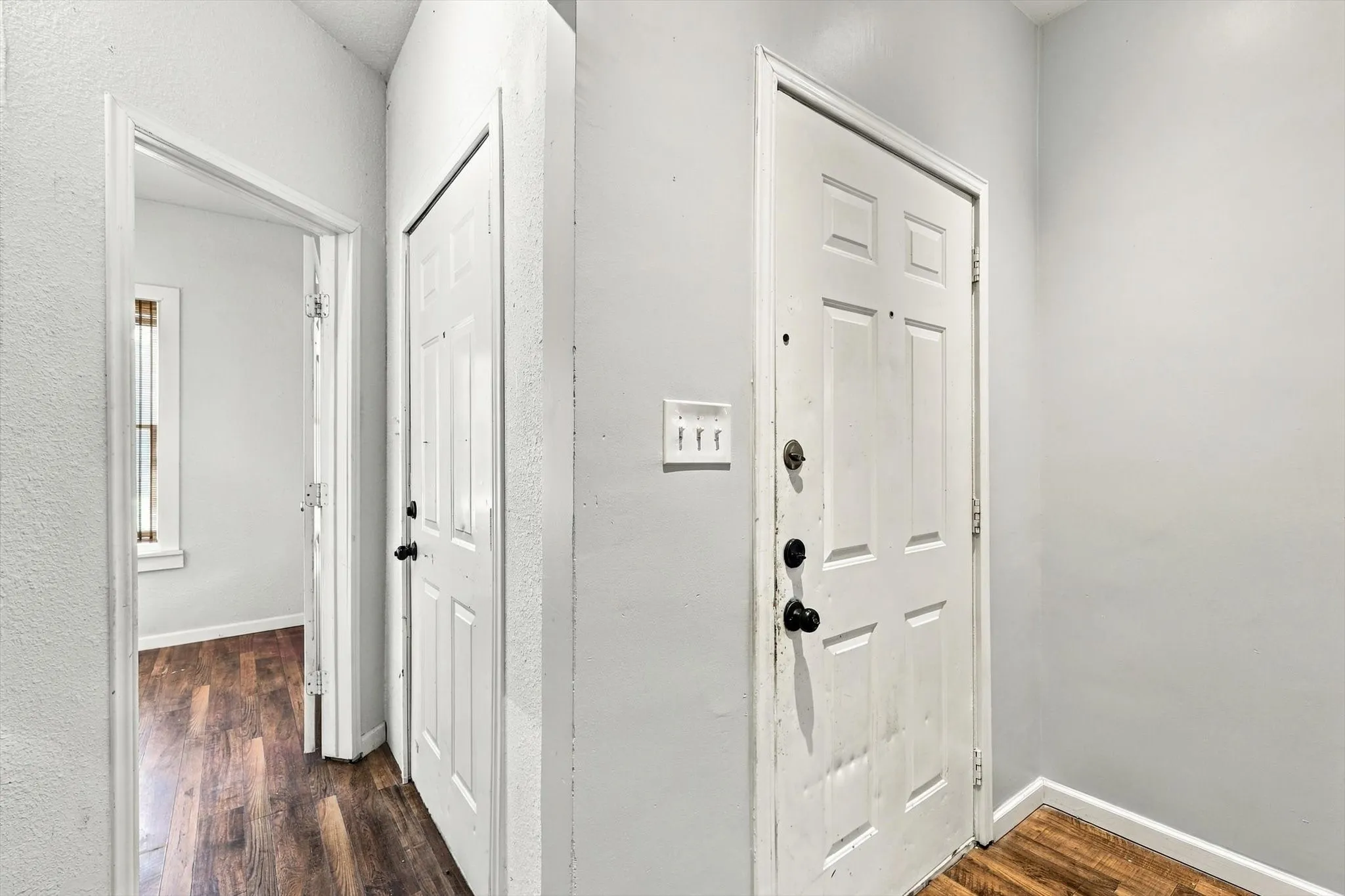 Single Family Residence For Sale in Dallas County , 305 E 6th Street, Dallas, Texas 75203, 3 Bedroom, 1 Bathroom, Garage spaces, 1,550 Sqft, built in 1930, mls#21405787, Real Estate Agent in Dallas, Homes For Sale in Dallas county, Homes For Sale in Dallas, Realtor in Dallas Texas, Real Estate Brokerage Independent Realty Texas, Luminita Cordes Realtor
