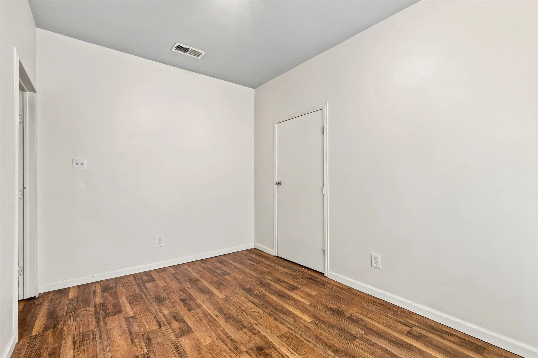 Single Family Residence For Sale in Dallas County , 305 E 6th Street, Dallas, Texas 75203, 3 Bedroom, 1 Bathroom, Garage spaces, 1,550 Sqft, built in 1930, mls#21405787, Real Estate Agent in Dallas, Homes For Sale in Dallas county, Homes For Sale in Dallas, Realtor in Dallas Texas, Real Estate Brokerage Independent Realty Texas, Luminita Cordes Realtor