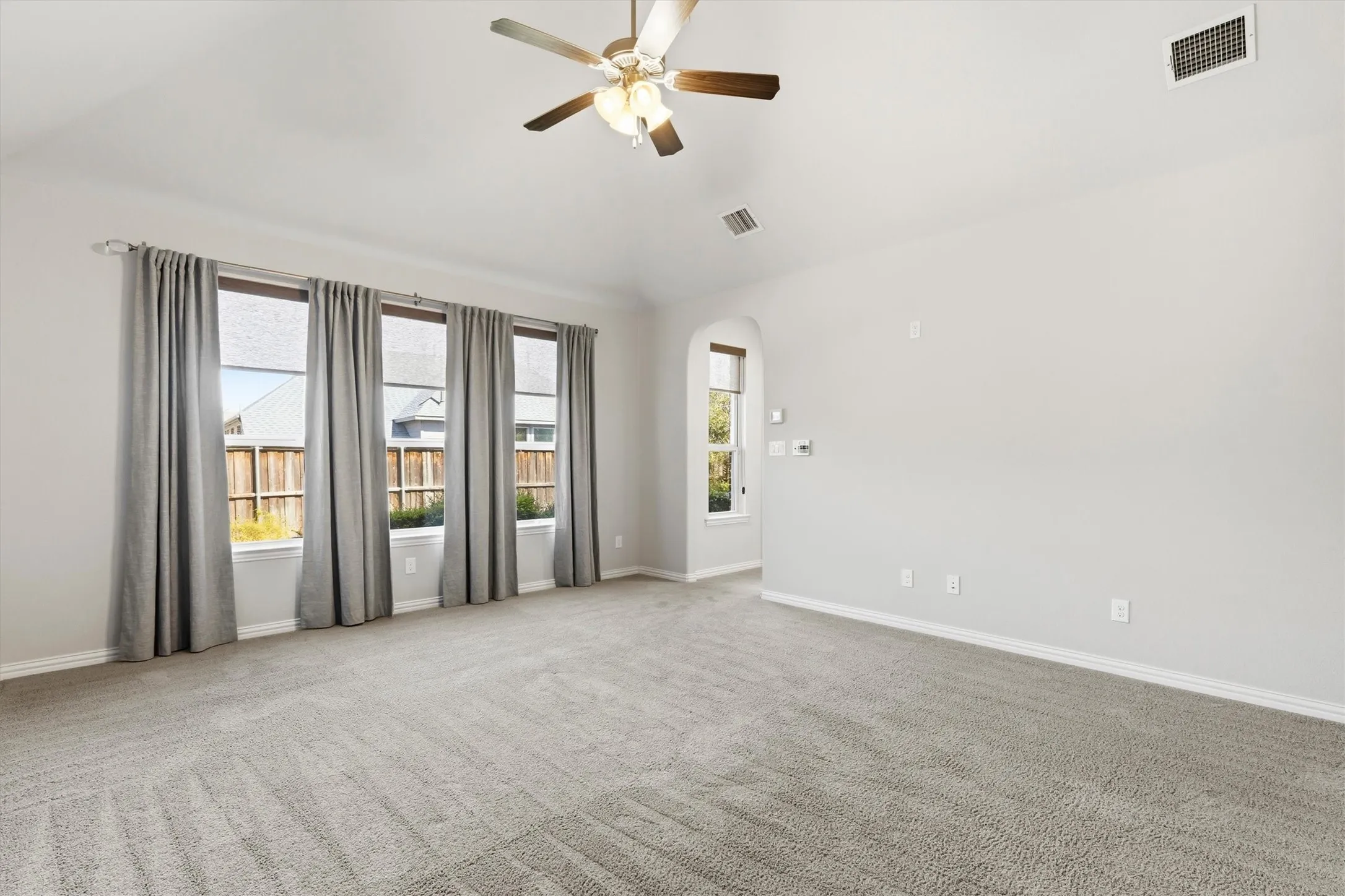 Single Family Residence For Sale in Collin County , 1839 Legendary Reef Way, St Paul, Texas 75098, 3 Bedroom, 4 Bathroom, 3 Garage spaces, 4,260 Sqft, built in 2015, mls#21405923, Real Estate Agent in St Paul, Homes For Sale in Collin county, Homes For Sale in St Paul, Realtor in St Paul Texas, Real Estate Brokerage Independent Realty Texas, Luminita Cordes Realtor