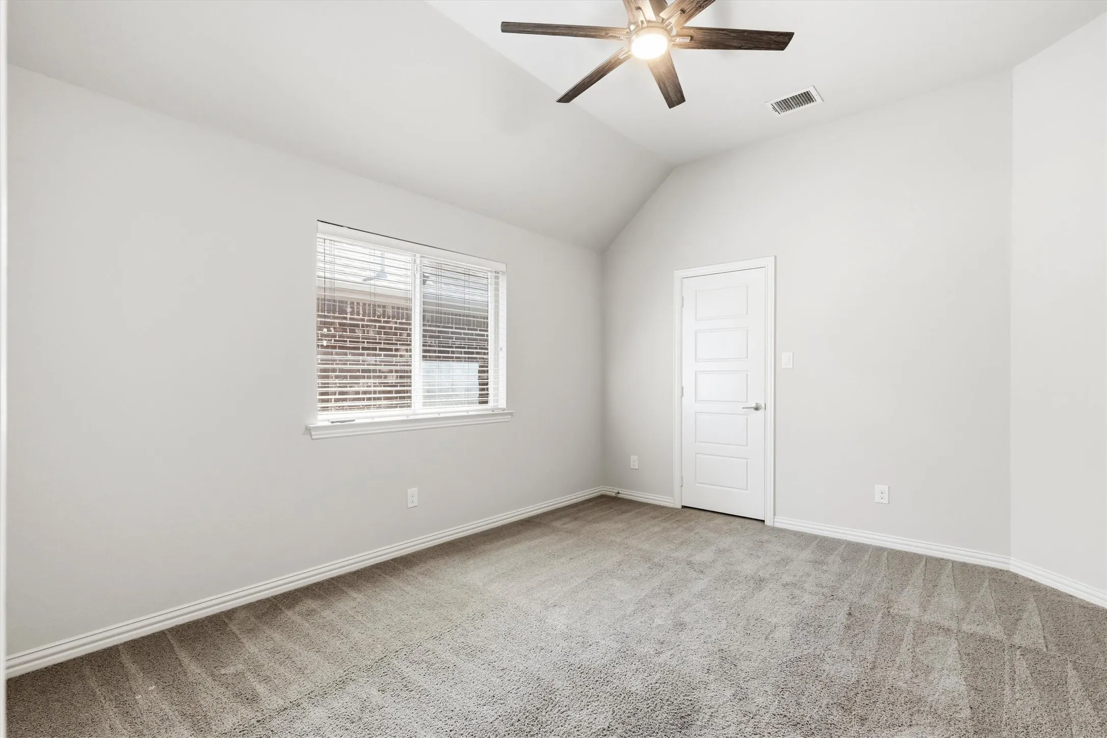 Single Family Residence For Sale in Collin County , 1839 Legendary Reef Way, St Paul, Texas 75098, 3 Bedroom, 4 Bathroom, 3 Garage spaces, 4,260 Sqft, built in 2015, mls#21405923, Real Estate Agent in St Paul, Homes For Sale in Collin county, Homes For Sale in St Paul, Realtor in St Paul Texas, Real Estate Brokerage Independent Realty Texas, Luminita Cordes Realtor