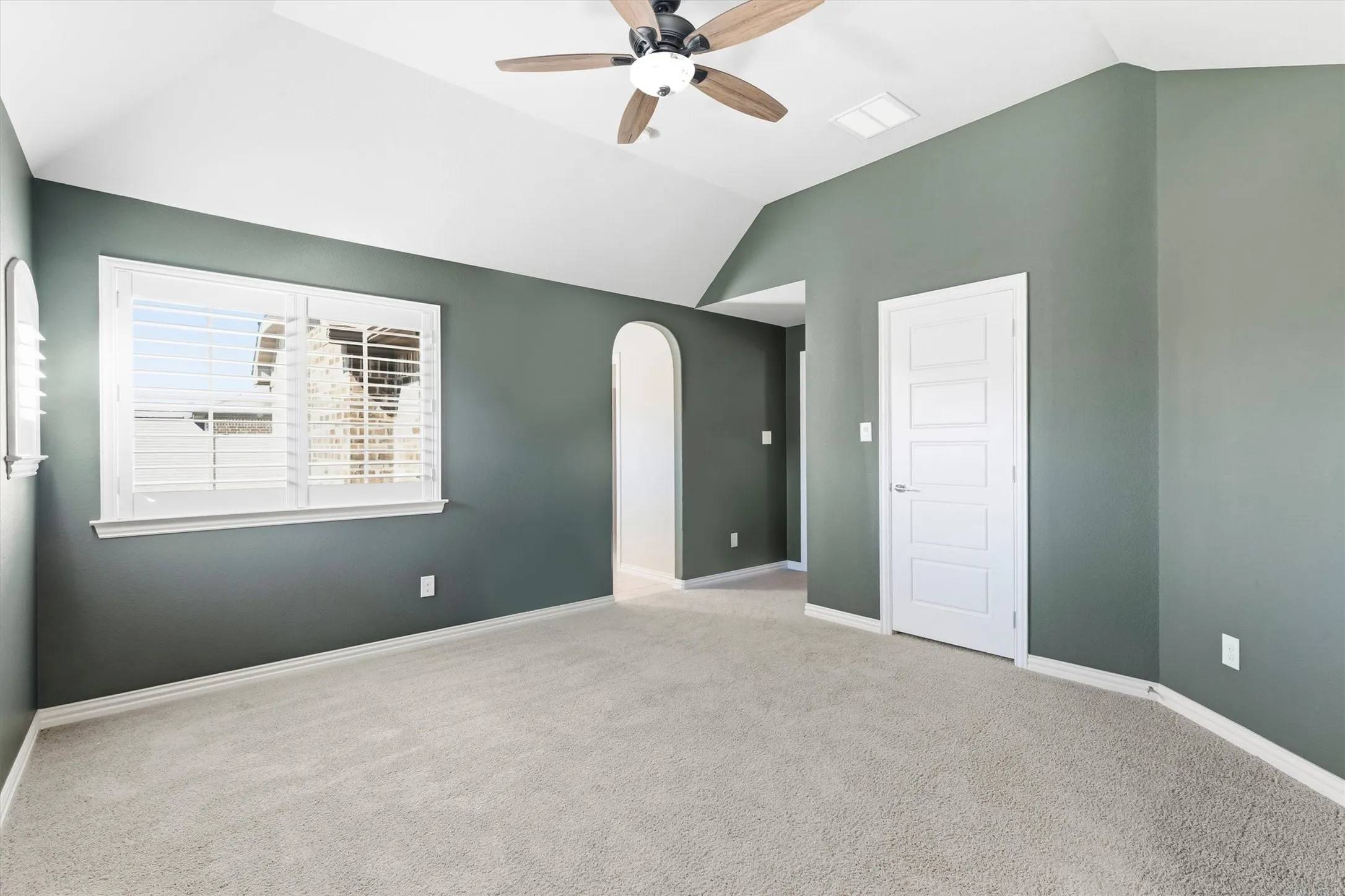 Single Family Residence For Sale in Collin County , 1839 Legendary Reef Way, St Paul, Texas 75098, 3 Bedroom, 4 Bathroom, 3 Garage spaces, 4,260 Sqft, built in 2015, mls#21405923, Real Estate Agent in St Paul, Homes For Sale in Collin county, Homes For Sale in St Paul, Realtor in St Paul Texas, Real Estate Brokerage Independent Realty Texas, Luminita Cordes Realtor