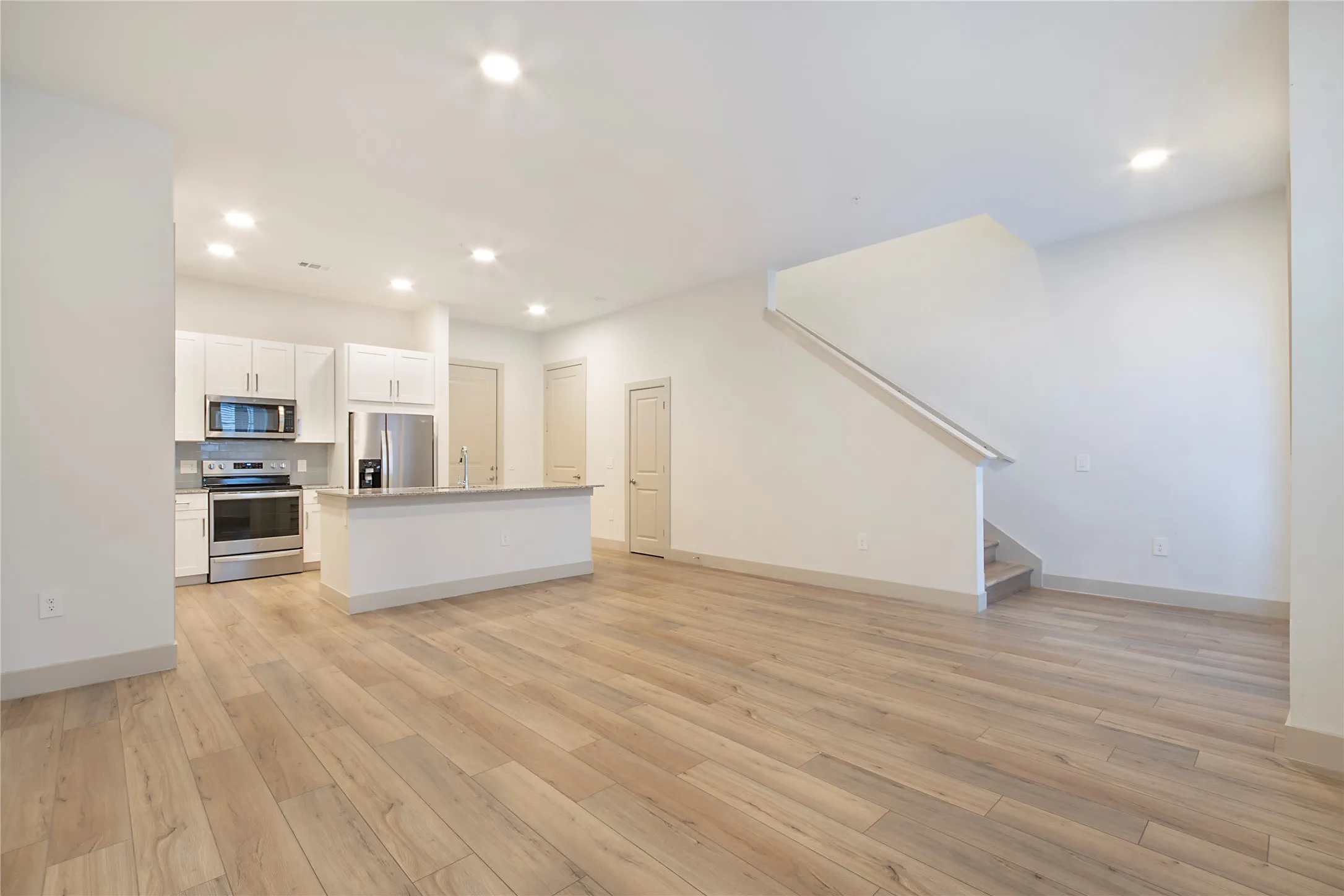 Townhouse For Rent in Collin County , 4700 W Spring Creek Parkway 10102, Plano, Texas 75024, 2 Bedroom, 3 Bathroom, 2 Garage spaces, 2,057 Sqft, built in 2023, mls#21406493, Real Estate Agent in Plano, Homes For Rent in Collin county, Homes For Rent in Plano, Realtor in Plano Texas, Real Estate Brokerage Independent Realty Texas, Luminita Cordes Realtor