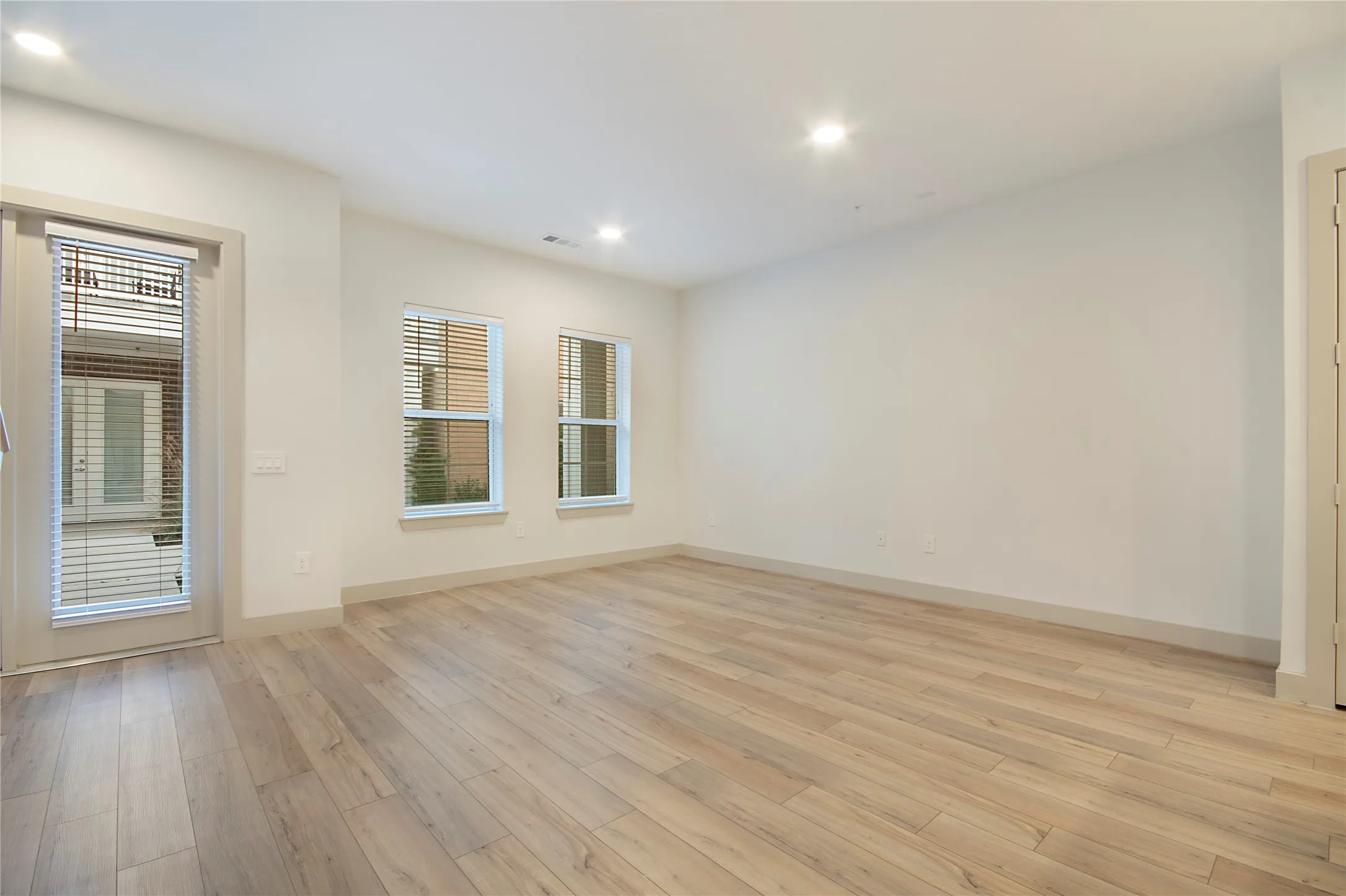 Townhouse For Rent in Collin County , 4700 W Spring Creek Parkway 10102, Plano, Texas 75024, 2 Bedroom, 3 Bathroom, 2 Garage spaces, 2,057 Sqft, built in 2023, mls#21406493, Real Estate Agent in Plano, Homes For Rent in Collin county, Homes For Rent in Plano, Realtor in Plano Texas, Real Estate Brokerage Independent Realty Texas, Luminita Cordes Realtor
