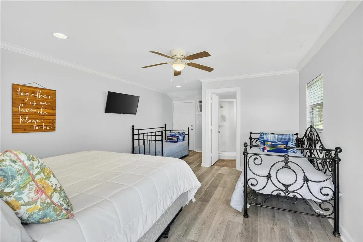 Single Family Residence For Sale in Henderson County , 114 Baker B Ranch Road, Trinidad, Texas 75163, 4 Bedroom, 4 Bathroom, 1 Garage spaces, 2,014 Sqft, built in 1974, mls#21406499, Real Estate Agent in Trinidad, Homes For Sale in Henderson county, Homes For Sale in Trinidad, Realtor in Trinidad Texas, Real Estate Brokerage Independent Realty Texas, Luminita Cordes Realtor