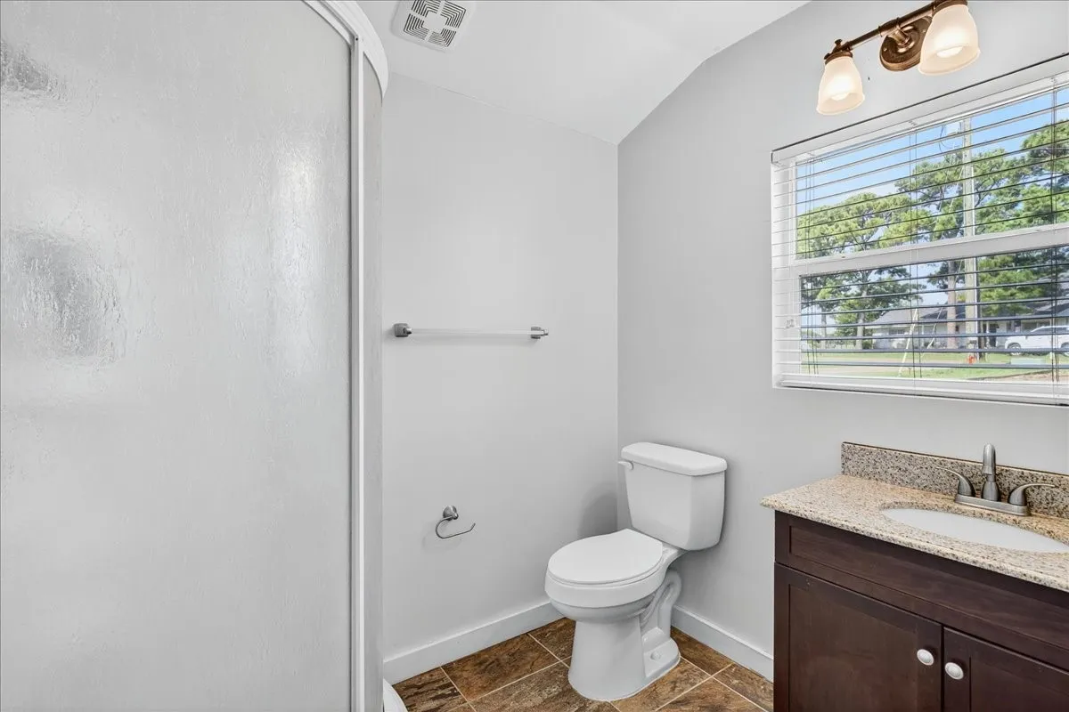 Single Family Residence For Sale in Henderson County , 114 Baker B Ranch Road, Trinidad, Texas 75163, 4 Bedroom, 4 Bathroom, 1 Garage spaces, 2,014 Sqft, built in 1974, mls#21406499, Real Estate Agent in Trinidad, Homes For Sale in Henderson county, Homes For Sale in Trinidad, Realtor in Trinidad Texas, Real Estate Brokerage Independent Realty Texas, Luminita Cordes Realtor