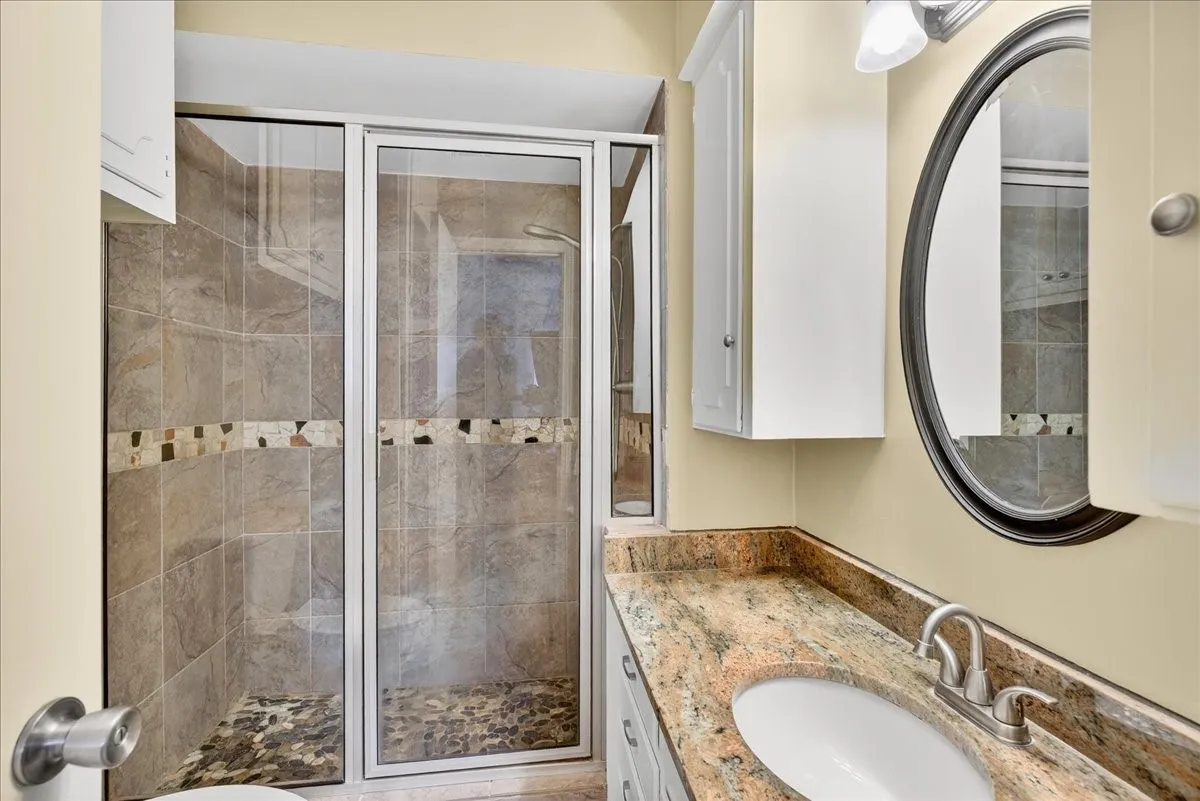 Single Family Residence For Sale in Henderson County , 114 Baker B Ranch Road, Trinidad, Texas 75163, 4 Bedroom, 4 Bathroom, 1 Garage spaces, 2,014 Sqft, built in 1974, mls#21406499, Real Estate Agent in Trinidad, Homes For Sale in Henderson county, Homes For Sale in Trinidad, Realtor in Trinidad Texas, Real Estate Brokerage Independent Realty Texas, Luminita Cordes Realtor