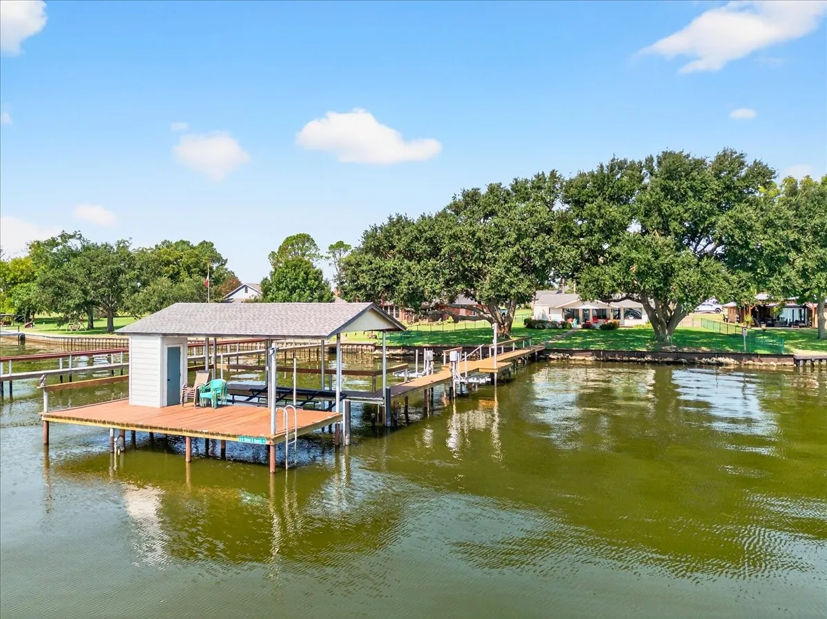Single Family Residence For Sale in Henderson County , 114 Baker B Ranch Road, Trinidad, Texas 75163, 4 Bedroom, 4 Bathroom, 1 Garage spaces, 2,014 Sqft, built in 1974, mls#21406499, Real Estate Agent in Trinidad, Homes For Sale in Henderson county, Homes For Sale in Trinidad, Realtor in Trinidad Texas, Real Estate Brokerage Independent Realty Texas, Luminita Cordes Realtor