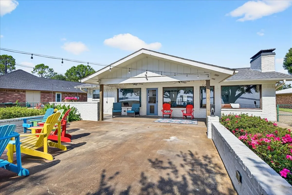 Single Family Residence For Sale in Henderson County , 114 Baker B Ranch Road, Trinidad, Texas 75163, 4 Bedroom, 4 Bathroom, 1 Garage spaces, 2,014 Sqft, built in 1974, mls#21406499, Real Estate Agent in Trinidad, Homes For Sale in Henderson county, Homes For Sale in Trinidad, Realtor in Trinidad Texas, Real Estate Brokerage Independent Realty Texas, Luminita Cordes Realtor