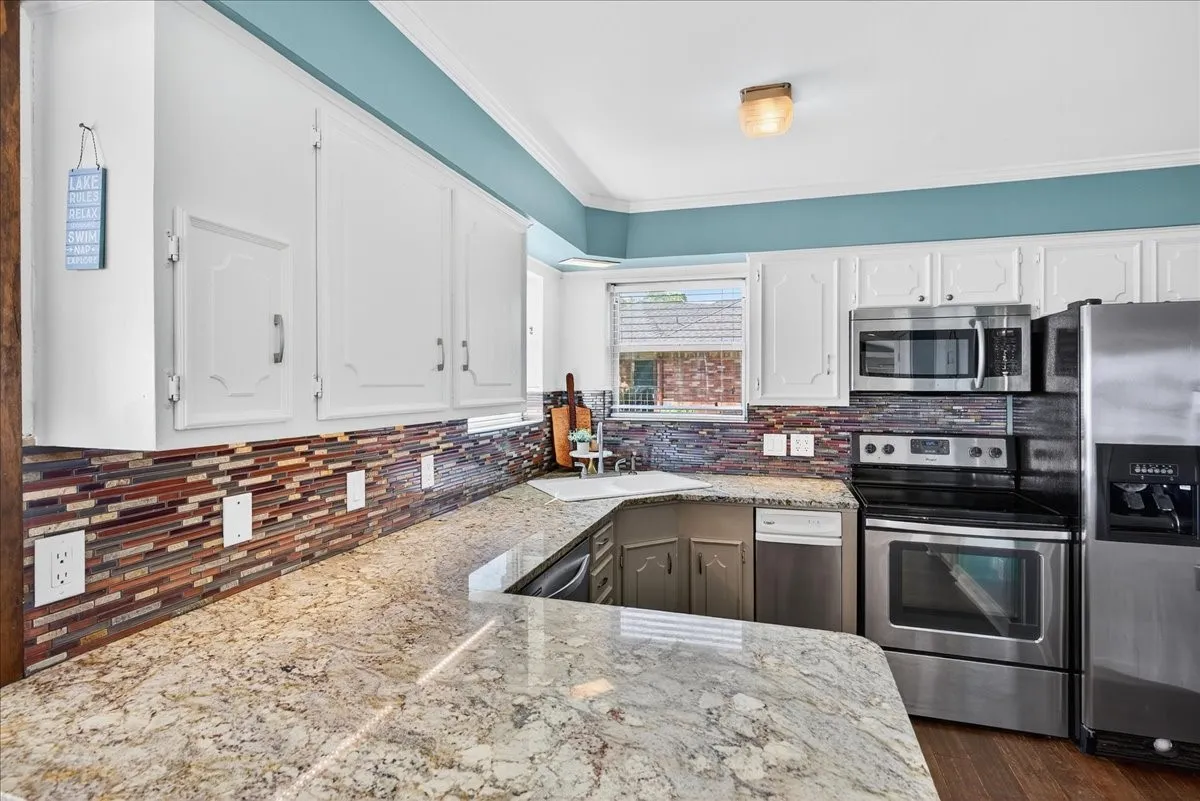 Single Family Residence For Sale in Henderson County , 114 Baker B Ranch Road, Trinidad, Texas 75163, 4 Bedroom, 4 Bathroom, 1 Garage spaces, 2,014 Sqft, built in 1974, mls#21406499, Real Estate Agent in Trinidad, Homes For Sale in Henderson county, Homes For Sale in Trinidad, Realtor in Trinidad Texas, Real Estate Brokerage Independent Realty Texas, Luminita Cordes Realtor