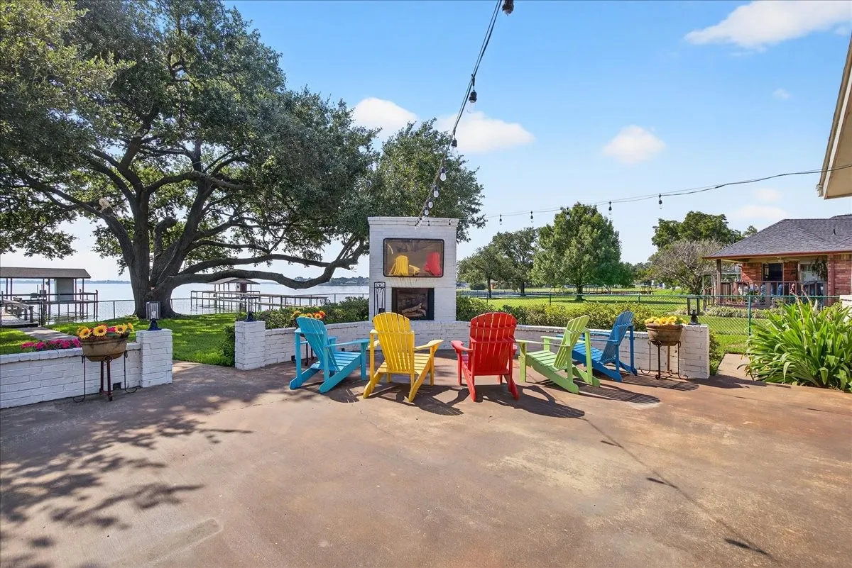 Single Family Residence For Sale in Henderson County , 114 Baker B Ranch Road, Trinidad, Texas 75163, 4 Bedroom, 4 Bathroom, 1 Garage spaces, 2,014 Sqft, built in 1974, mls#21406499, Real Estate Agent in Trinidad, Homes For Sale in Henderson county, Homes For Sale in Trinidad, Realtor in Trinidad Texas, Real Estate Brokerage Independent Realty Texas, Luminita Cordes Realtor