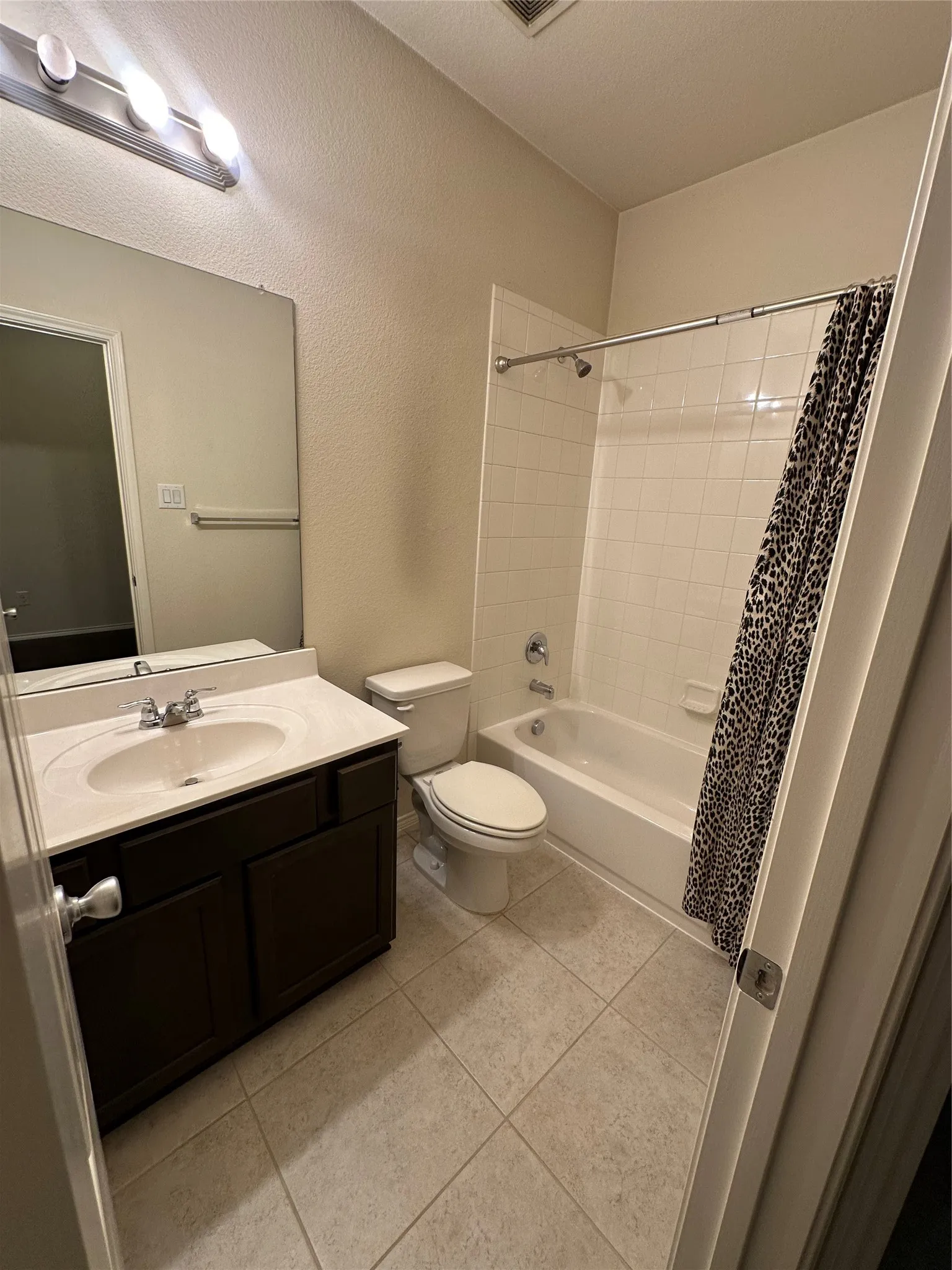 Single Family Residence For Rent in Denton County , 1813 6th Street, Argyle, Texas 76226, 3 Bedroom, 2 Bathroom, 2 Garage spaces, 1,856 Sqft, built in 2015, mls#21403518, Real Estate Agent in Argyle, Homes For Rent in Denton county, Homes For Rent in Argyle, Realtor in Argyle Texas, Real Estate Brokerage Independent Realty Texas, Luminita Cordes Realtor