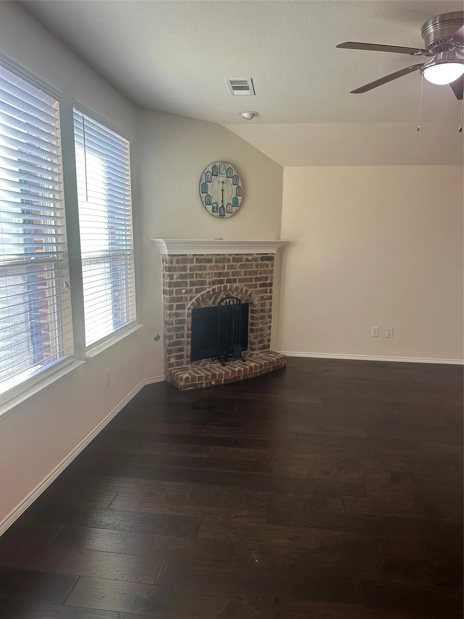 Single Family Residence For Rent in Denton County , 1813 6th Street, Argyle, Texas 76226, 3 Bedroom, 2 Bathroom, 2 Garage spaces, 1,856 Sqft, built in 2015, mls#21403518, Real Estate Agent in Argyle, Homes For Rent in Denton county, Homes For Rent in Argyle, Realtor in Argyle Texas, Real Estate Brokerage Independent Realty Texas, Luminita Cordes Realtor