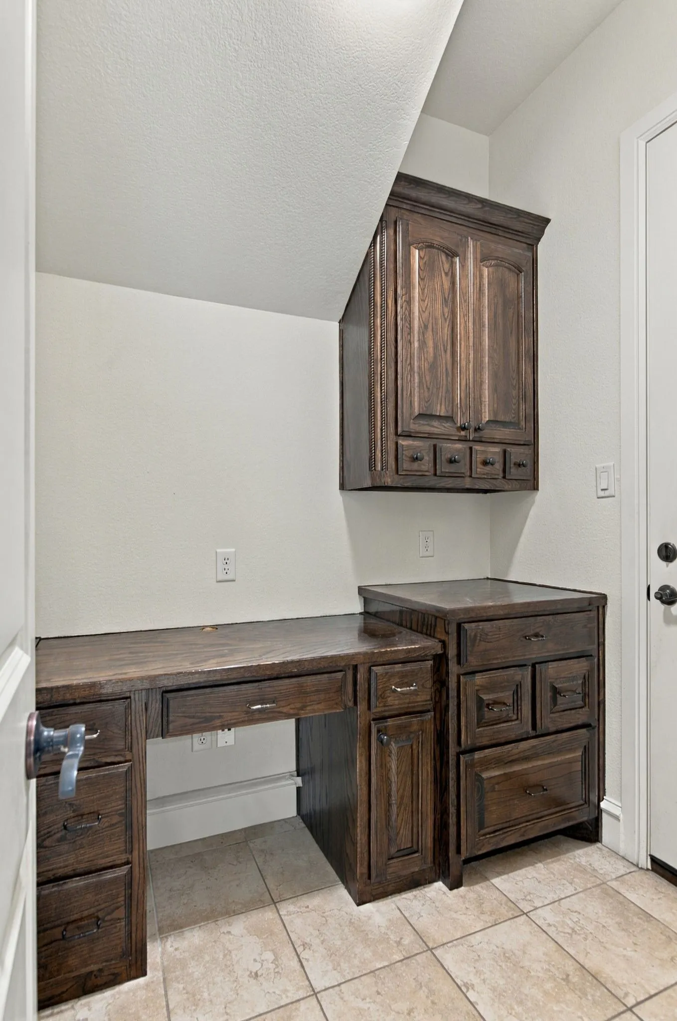 Single Family Residence For Sale in Tarrant County , 7004 Cherrybark Lane, North Richland Hills, Texas 76182, 5 Bedroom, 5 Bathroom, 3 Garage spaces, 5,236 Sqft, built in 2006, mls#21395671, Real Estate Agent in North Richland Hills, Homes For Sale in Tarrant county, Homes For Sale in North Richland Hills, Realtor in North Richland Hills Texas, Real Estate Brokerage Independent Realty Texas, Luminita Cordes Realtor