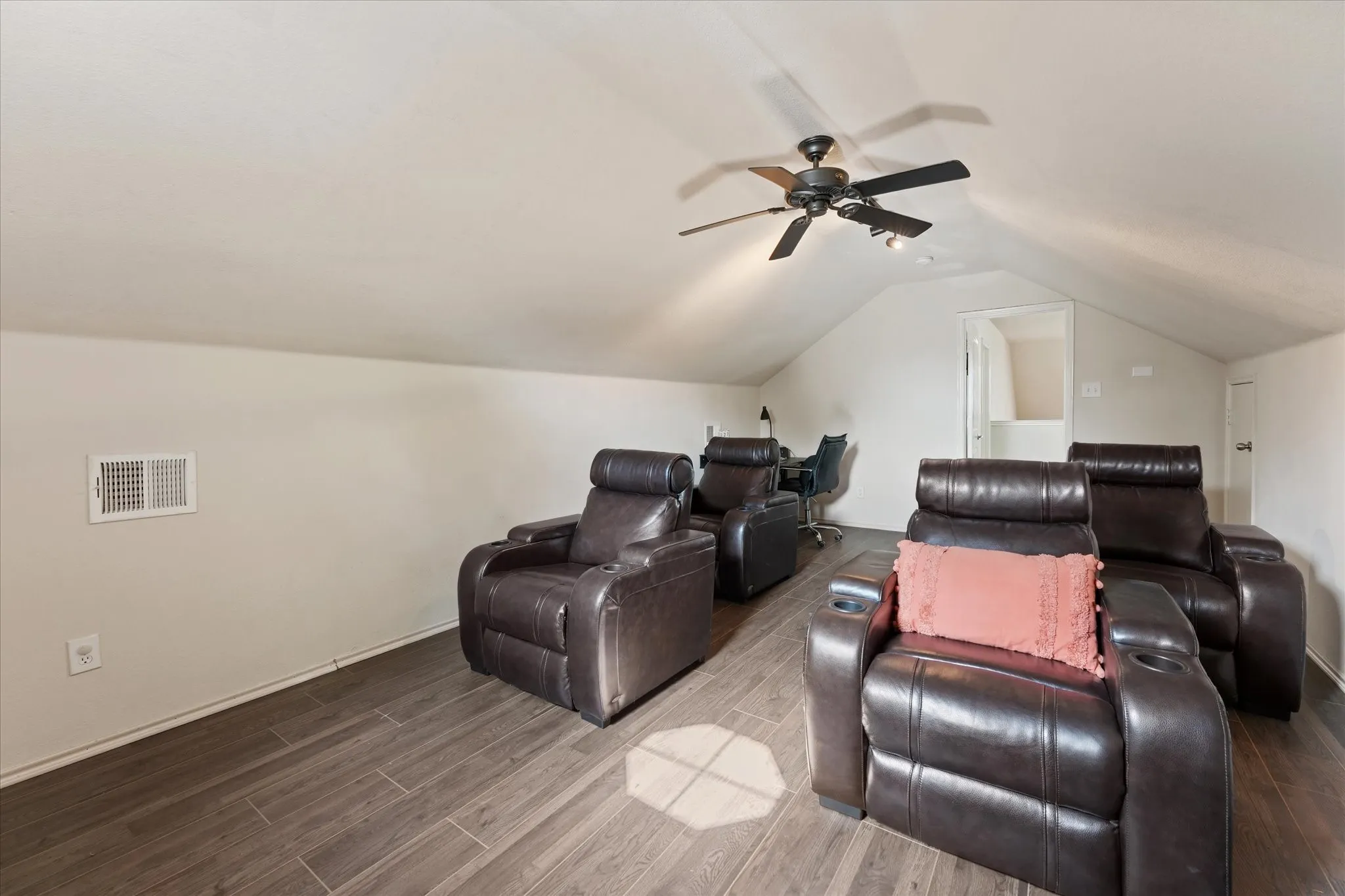 Vaulted ceiling with a ceiling fan
