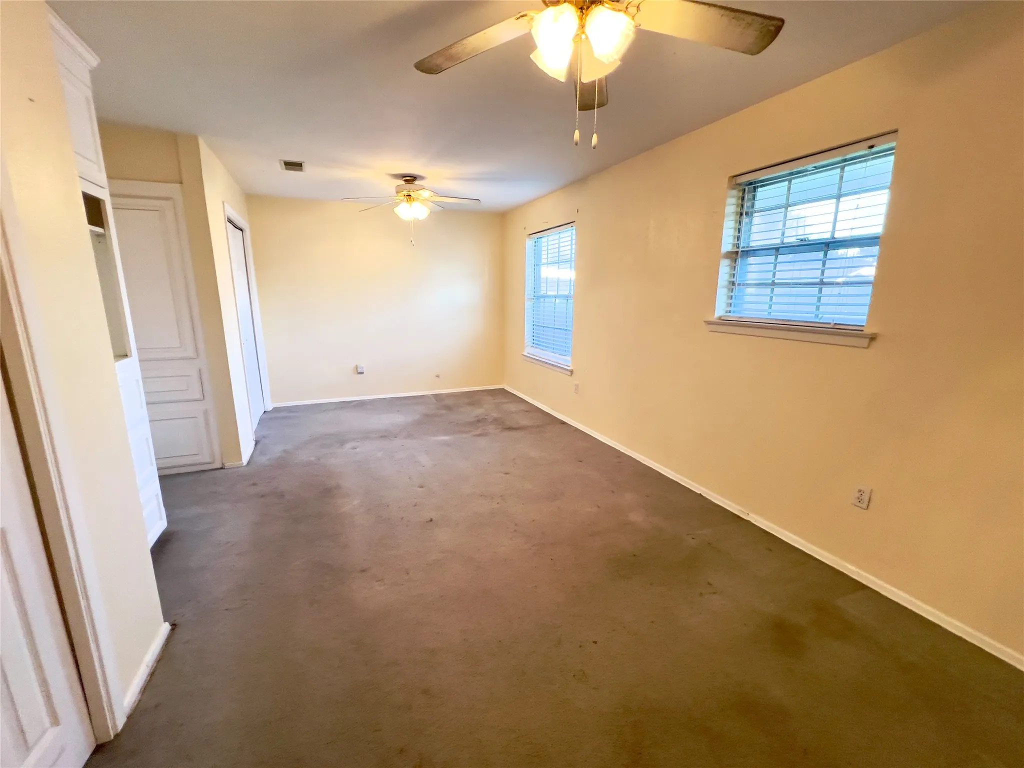 Single Family Residence For Sale in Tarrant County , 212 Straw Road, Saginaw, Texas 76179, 2 Bedroom, 2 Bathroom, 2 Garage spaces, 1,390 Sqft, built in 1968, mls#21406242, Real Estate Agent in Saginaw, Homes For Sale in Tarrant county, Homes For Sale in Saginaw, Realtor in Saginaw Texas, Real Estate Brokerage Independent Realty Texas, Luminita Cordes Realtor