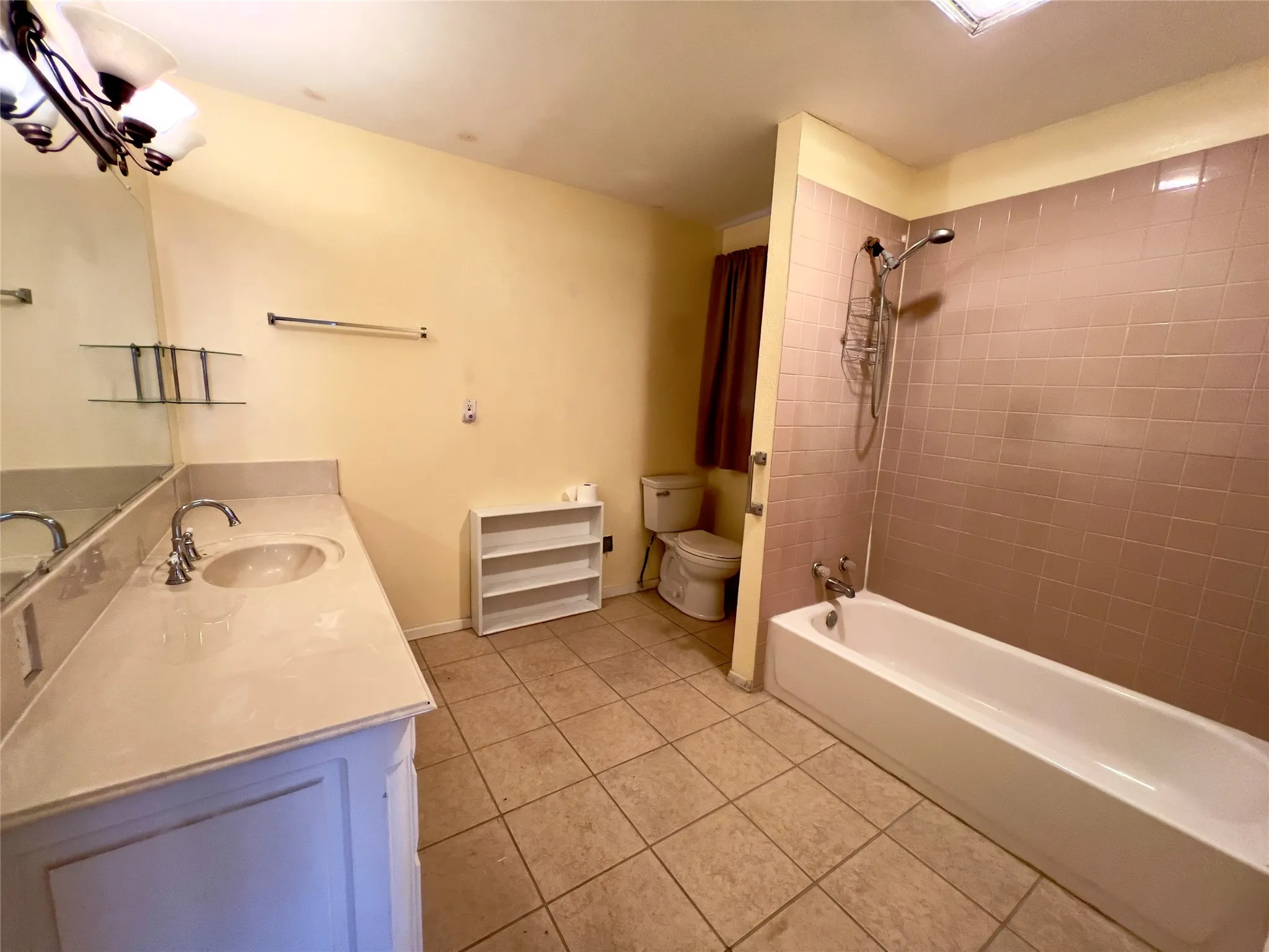 Single Family Residence For Sale in Tarrant County , 212 Straw Road, Saginaw, Texas 76179, 2 Bedroom, 2 Bathroom, 2 Garage spaces, 1,390 Sqft, built in 1968, mls#21406242, Real Estate Agent in Saginaw, Homes For Sale in Tarrant county, Homes For Sale in Saginaw, Realtor in Saginaw Texas, Real Estate Brokerage Independent Realty Texas, Luminita Cordes Realtor