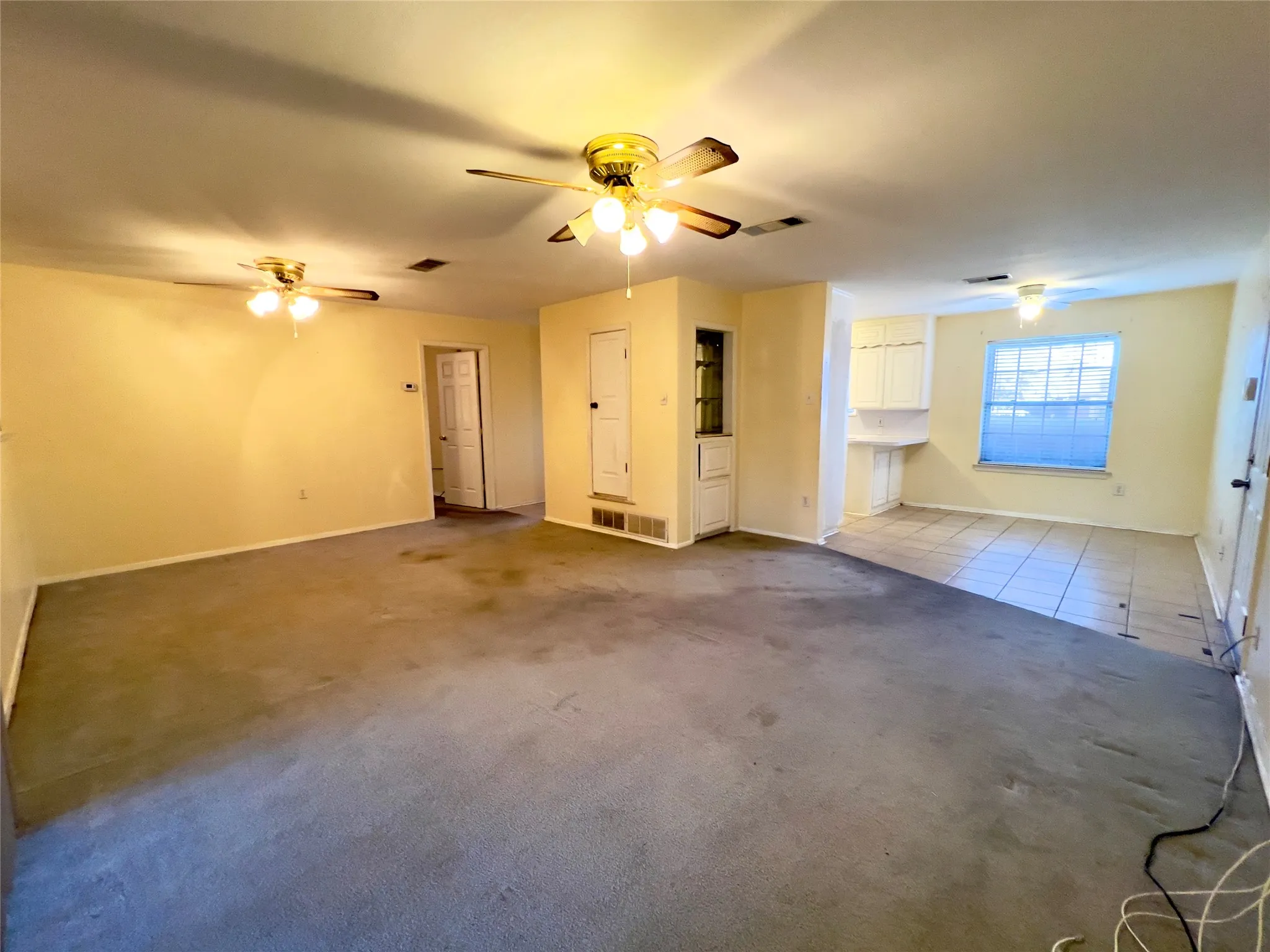 Single Family Residence For Sale in Tarrant County , 212 Straw Road, Saginaw, Texas 76179, 2 Bedroom, 2 Bathroom, 2 Garage spaces, 1,390 Sqft, built in 1968, mls#21406242, Real Estate Agent in Saginaw, Homes For Sale in Tarrant county, Homes For Sale in Saginaw, Realtor in Saginaw Texas, Real Estate Brokerage Independent Realty Texas, Luminita Cordes Realtor