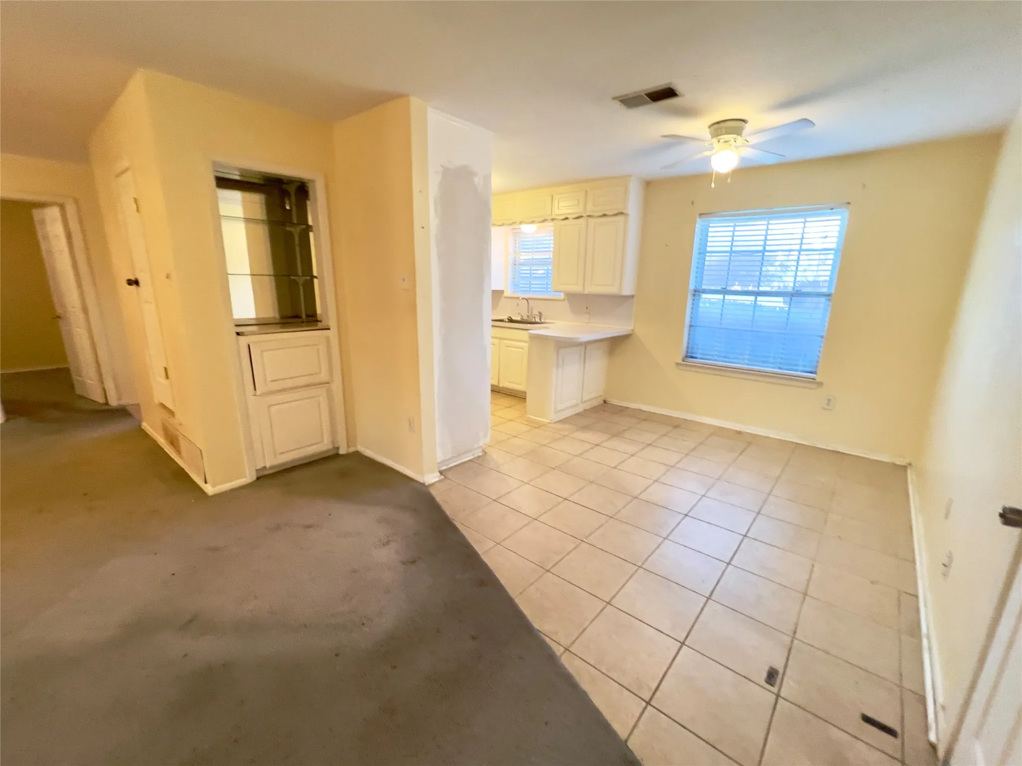 Single Family Residence For Sale in Tarrant County , 212 Straw Road, Saginaw, Texas 76179, 2 Bedroom, 2 Bathroom, 2 Garage spaces, 1,390 Sqft, built in 1968, mls#21406242, Real Estate Agent in Saginaw, Homes For Sale in Tarrant county, Homes For Sale in Saginaw, Realtor in Saginaw Texas, Real Estate Brokerage Independent Realty Texas, Luminita Cordes Realtor