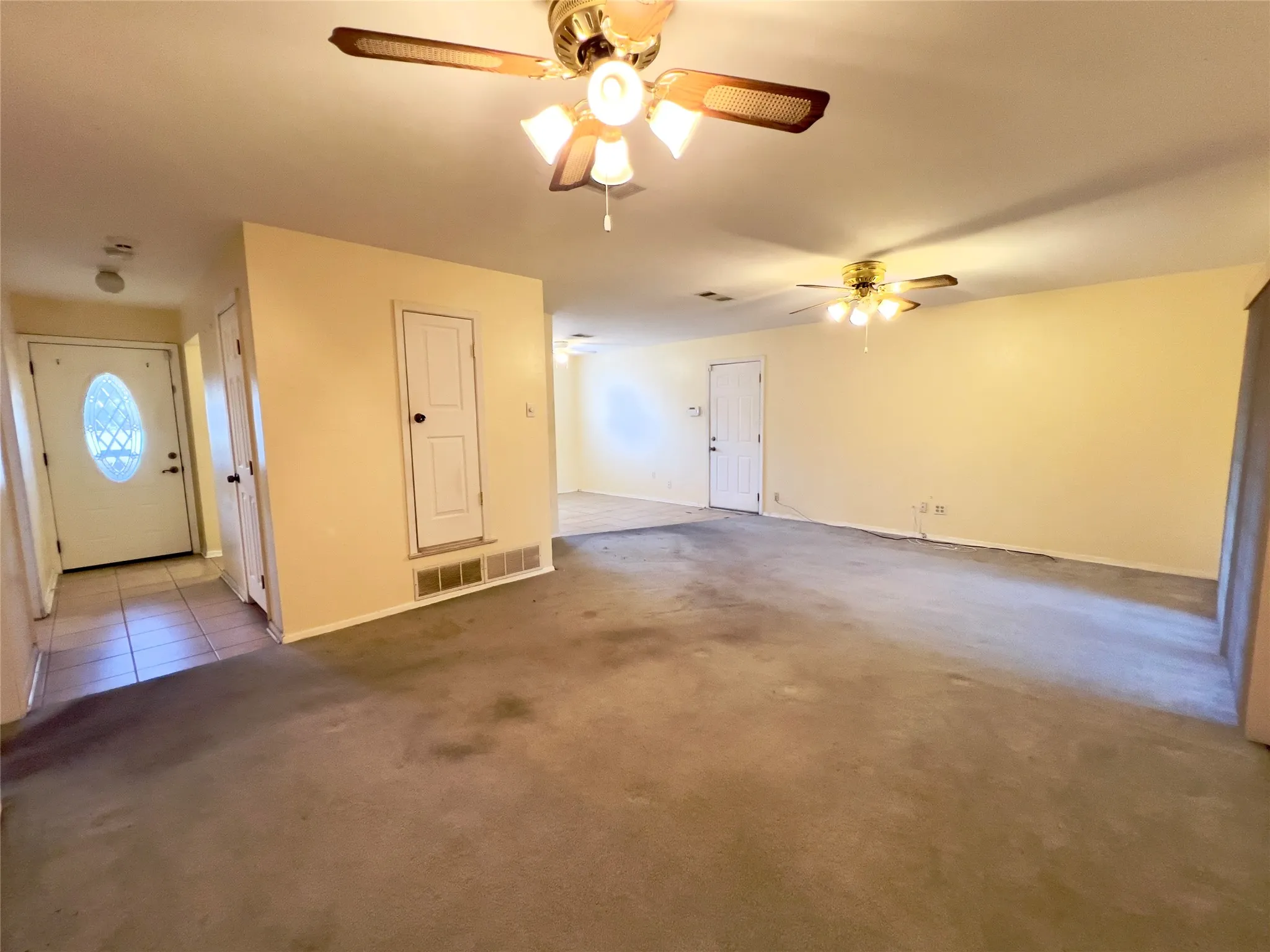 Single Family Residence For Sale in Tarrant County , 212 Straw Road, Saginaw, Texas 76179, 2 Bedroom, 2 Bathroom, 2 Garage spaces, 1,390 Sqft, built in 1968, mls#21406242, Real Estate Agent in Saginaw, Homes For Sale in Tarrant county, Homes For Sale in Saginaw, Realtor in Saginaw Texas, Real Estate Brokerage Independent Realty Texas, Luminita Cordes Realtor