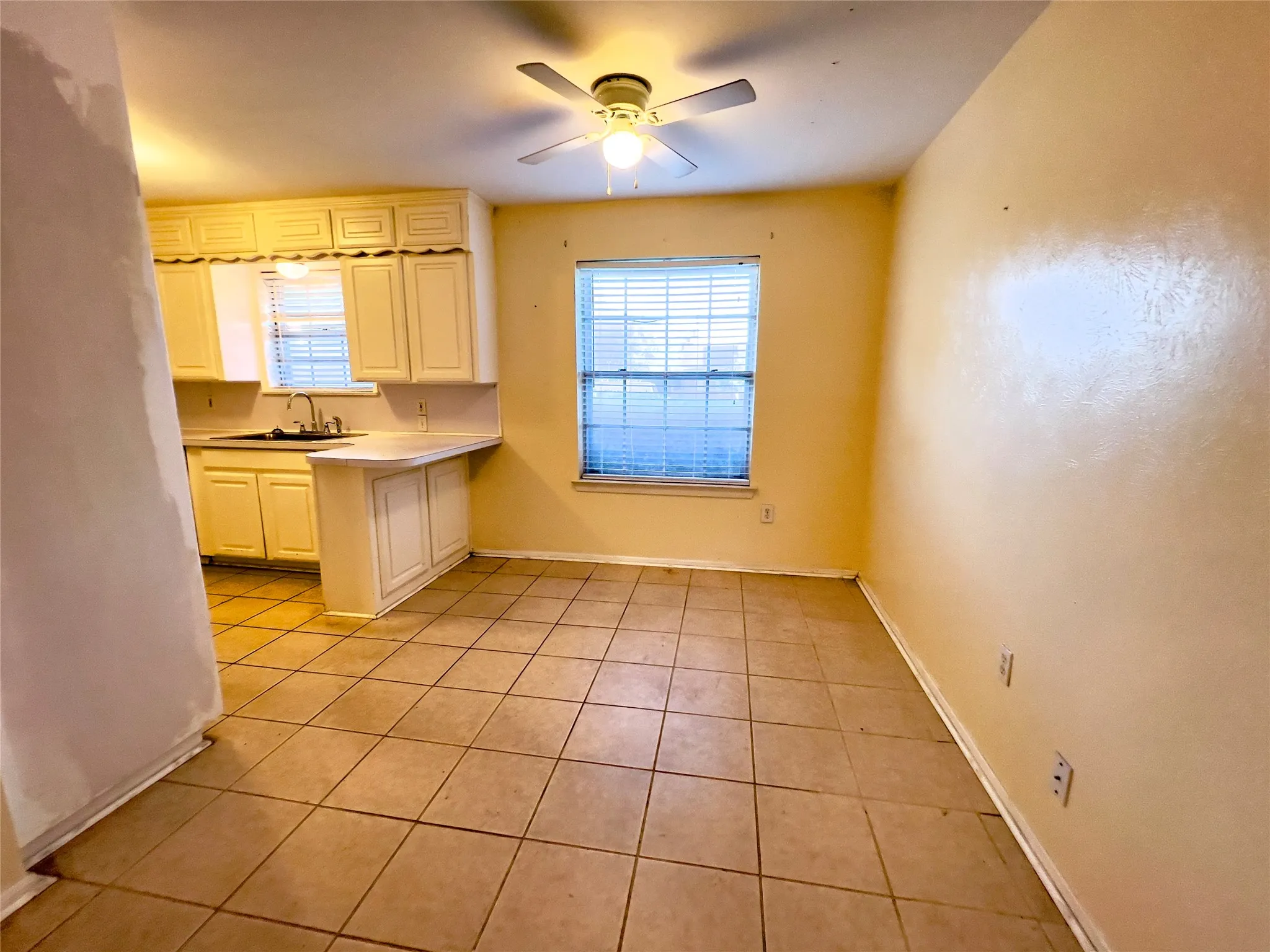 Single Family Residence For Sale in Tarrant County , 212 Straw Road, Saginaw, Texas 76179, 2 Bedroom, 2 Bathroom, 2 Garage spaces, 1,390 Sqft, built in 1968, mls#21406242, Real Estate Agent in Saginaw, Homes For Sale in Tarrant county, Homes For Sale in Saginaw, Realtor in Saginaw Texas, Real Estate Brokerage Independent Realty Texas, Luminita Cordes Realtor