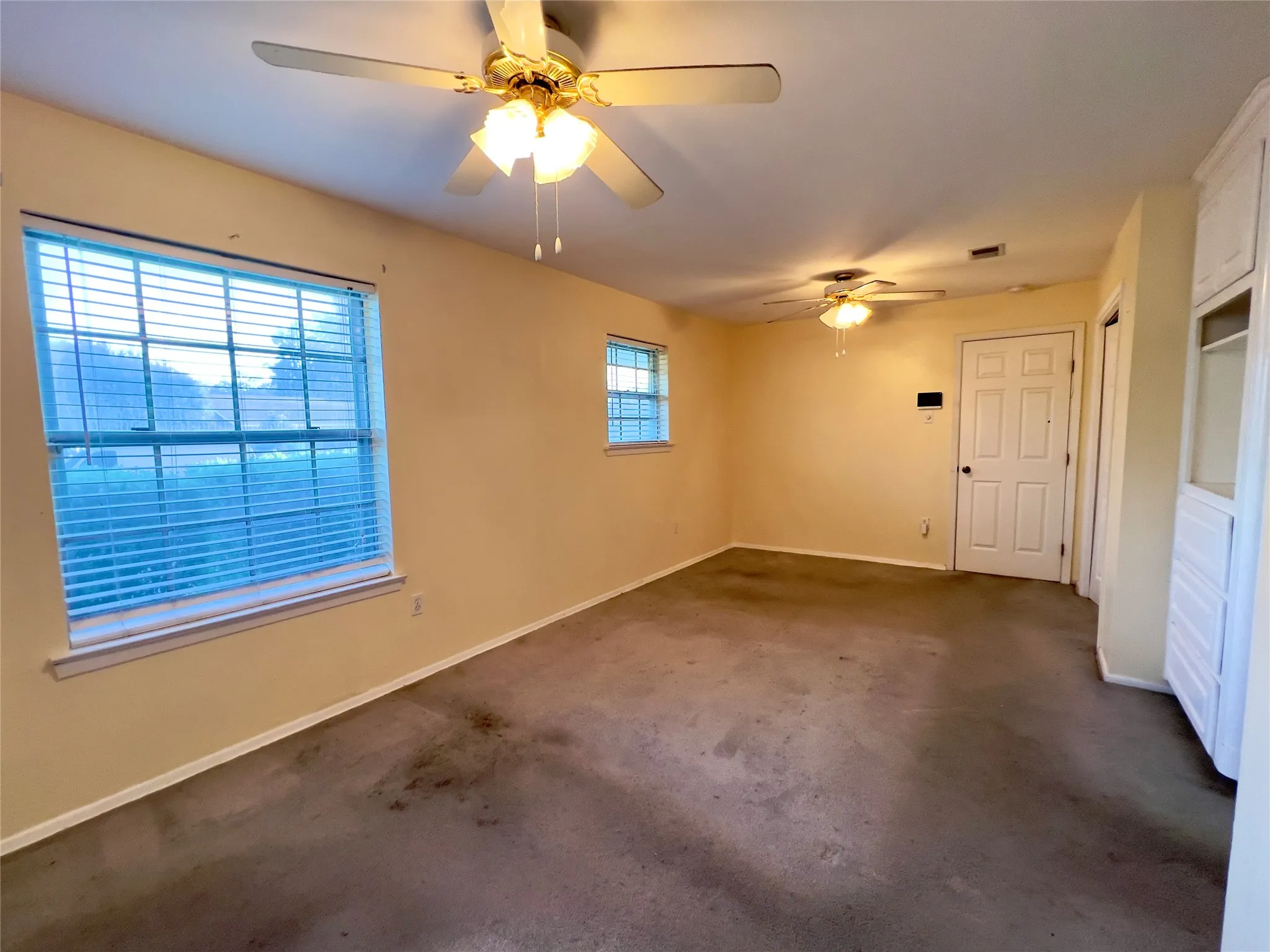 Single Family Residence For Sale in Tarrant County , 212 Straw Road, Saginaw, Texas 76179, 2 Bedroom, 2 Bathroom, 2 Garage spaces, 1,390 Sqft, built in 1968, mls#21406242, Real Estate Agent in Saginaw, Homes For Sale in Tarrant county, Homes For Sale in Saginaw, Realtor in Saginaw Texas, Real Estate Brokerage Independent Realty Texas, Luminita Cordes Realtor