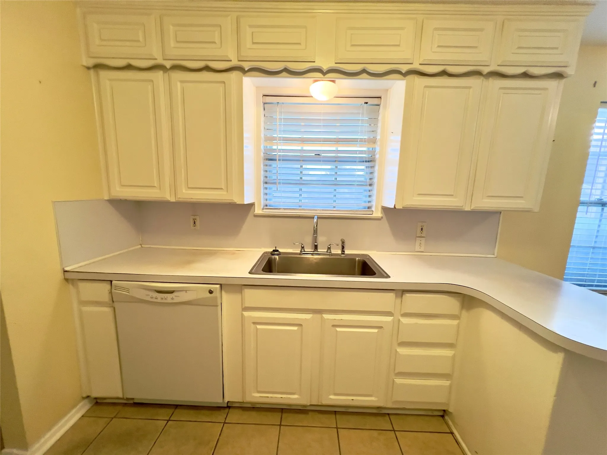 Single Family Residence For Sale in Tarrant County , 212 Straw Road, Saginaw, Texas 76179, 2 Bedroom, 2 Bathroom, 2 Garage spaces, 1,390 Sqft, built in 1968, mls#21406242, Real Estate Agent in Saginaw, Homes For Sale in Tarrant county, Homes For Sale in Saginaw, Realtor in Saginaw Texas, Real Estate Brokerage Independent Realty Texas, Luminita Cordes Realtor