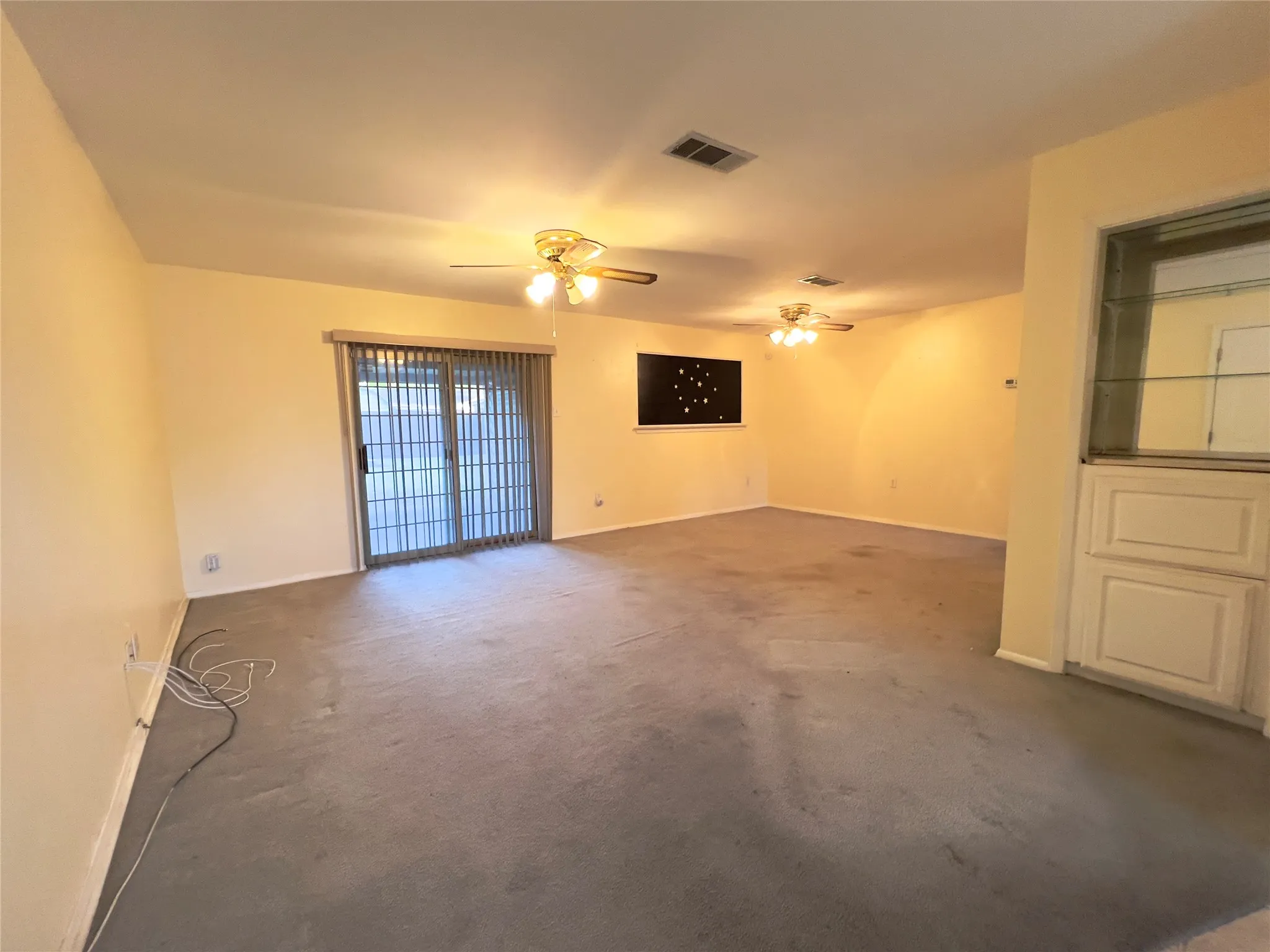 Single Family Residence For Sale in Tarrant County , 212 Straw Road, Saginaw, Texas 76179, 2 Bedroom, 2 Bathroom, 2 Garage spaces, 1,390 Sqft, built in 1968, mls#21406242, Real Estate Agent in Saginaw, Homes For Sale in Tarrant county, Homes For Sale in Saginaw, Realtor in Saginaw Texas, Real Estate Brokerage Independent Realty Texas, Luminita Cordes Realtor