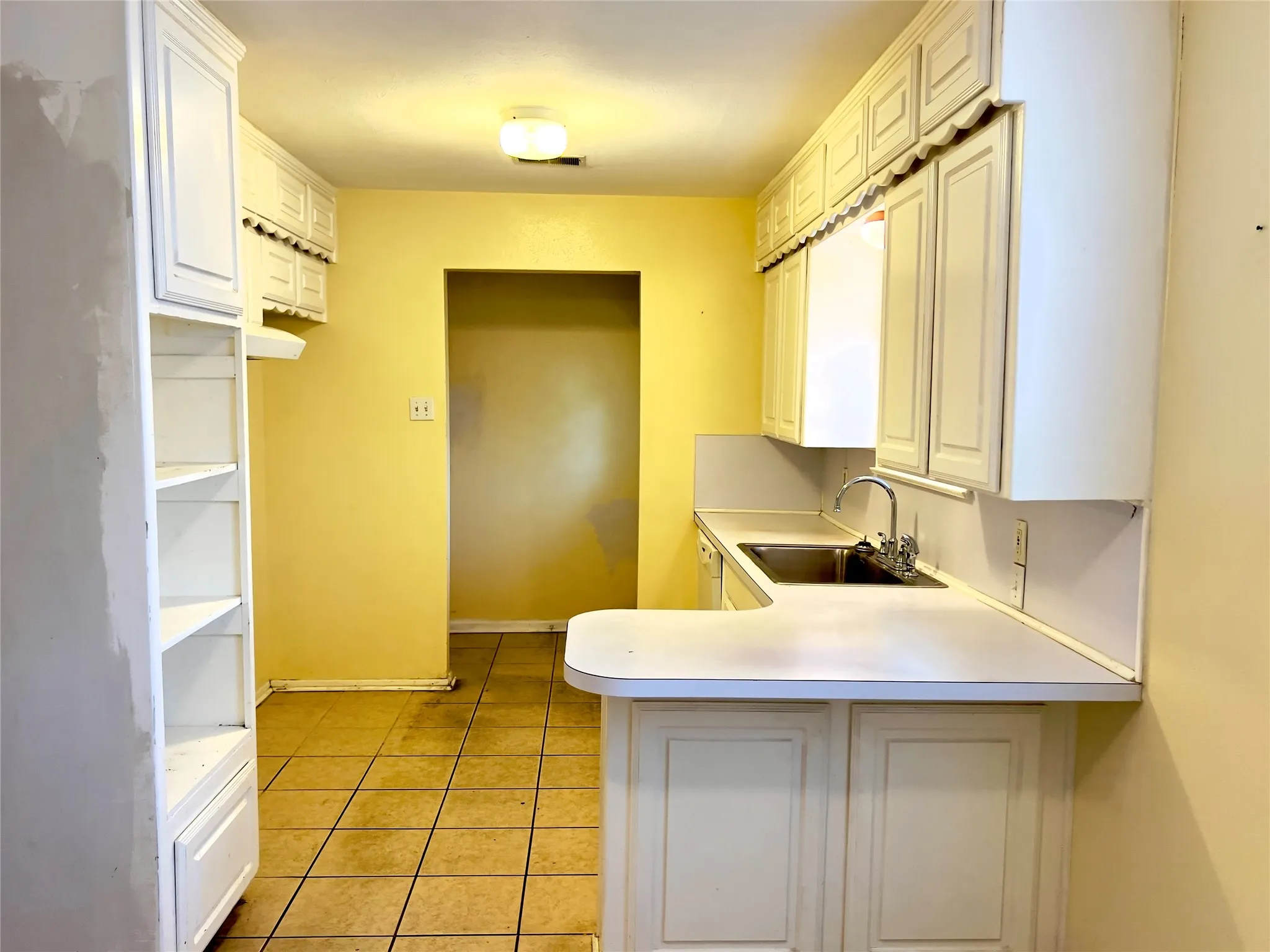 Single Family Residence For Sale in Tarrant County , 212 Straw Road, Saginaw, Texas 76179, 2 Bedroom, 2 Bathroom, 2 Garage spaces, 1,390 Sqft, built in 1968, mls#21406242, Real Estate Agent in Saginaw, Homes For Sale in Tarrant county, Homes For Sale in Saginaw, Realtor in Saginaw Texas, Real Estate Brokerage Independent Realty Texas, Luminita Cordes Realtor