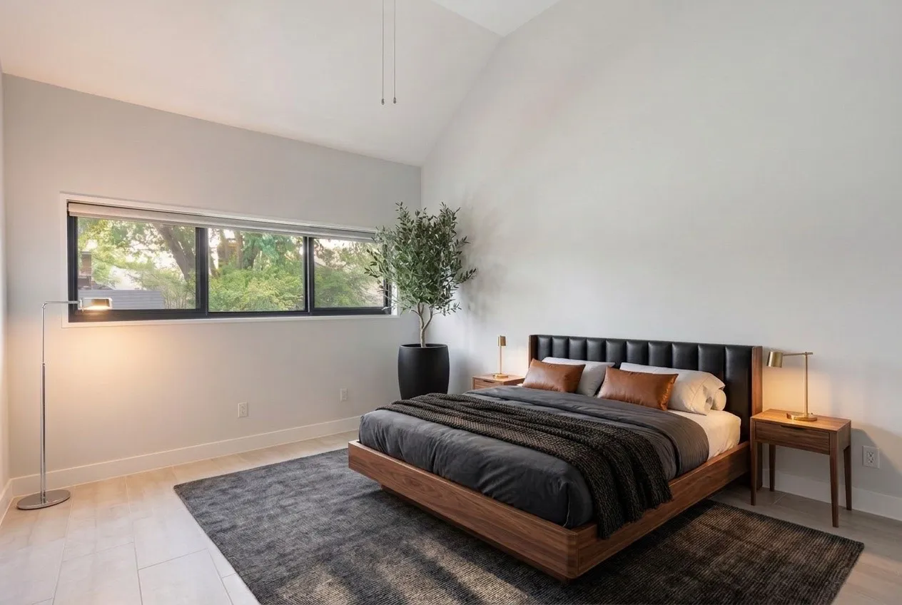 2nd Upstairs bedroom with vaulted ceiling