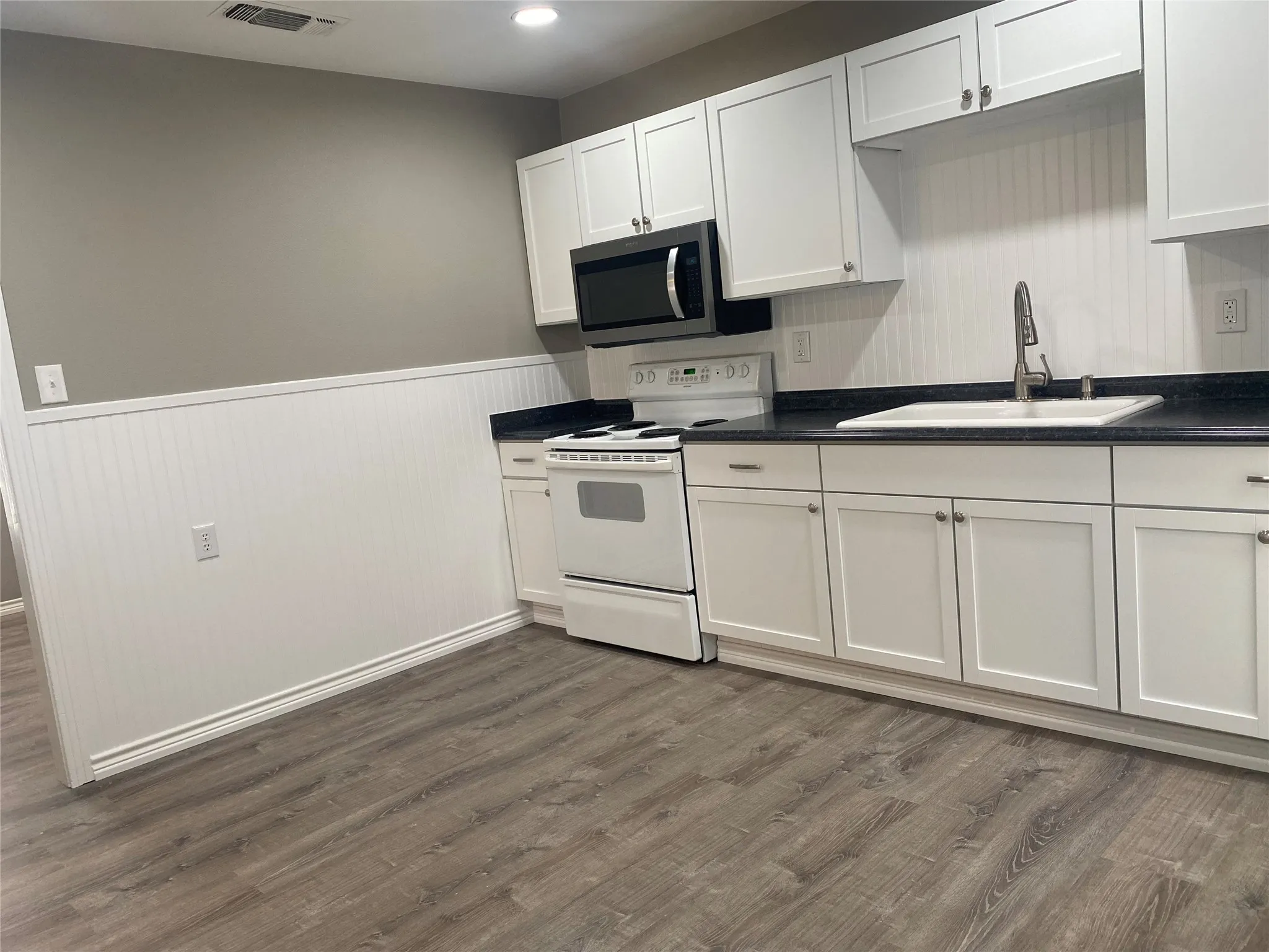 Single Family Residence For Rent in Parker County , 1222 S Lamar Street, Weatherford, Texas 76086, 3 Bedroom, 1 Bathroom, Garage spaces, 1,150 Sqft, built in 1958, mls#21397951, Real Estate Agent in Weatherford, Homes For Rent in Parker county, Homes For Rent in Weatherford, Realtor in Weatherford Texas, Real Estate Brokerage Independent Realty Texas, Luminita Cordes Realtor