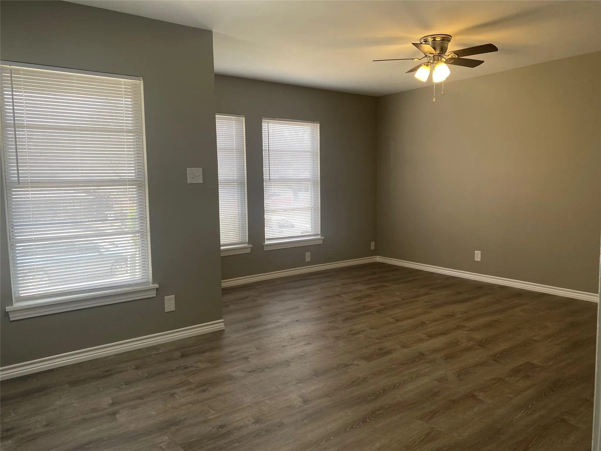 Single Family Residence For Rent in Parker County , 1222 S Lamar Street, Weatherford, Texas 76086, 3 Bedroom, 1 Bathroom, Garage spaces, 1,150 Sqft, built in 1958, mls#21397951, Real Estate Agent in Weatherford, Homes For Rent in Parker county, Homes For Rent in Weatherford, Realtor in Weatherford Texas, Real Estate Brokerage Independent Realty Texas, Luminita Cordes Realtor