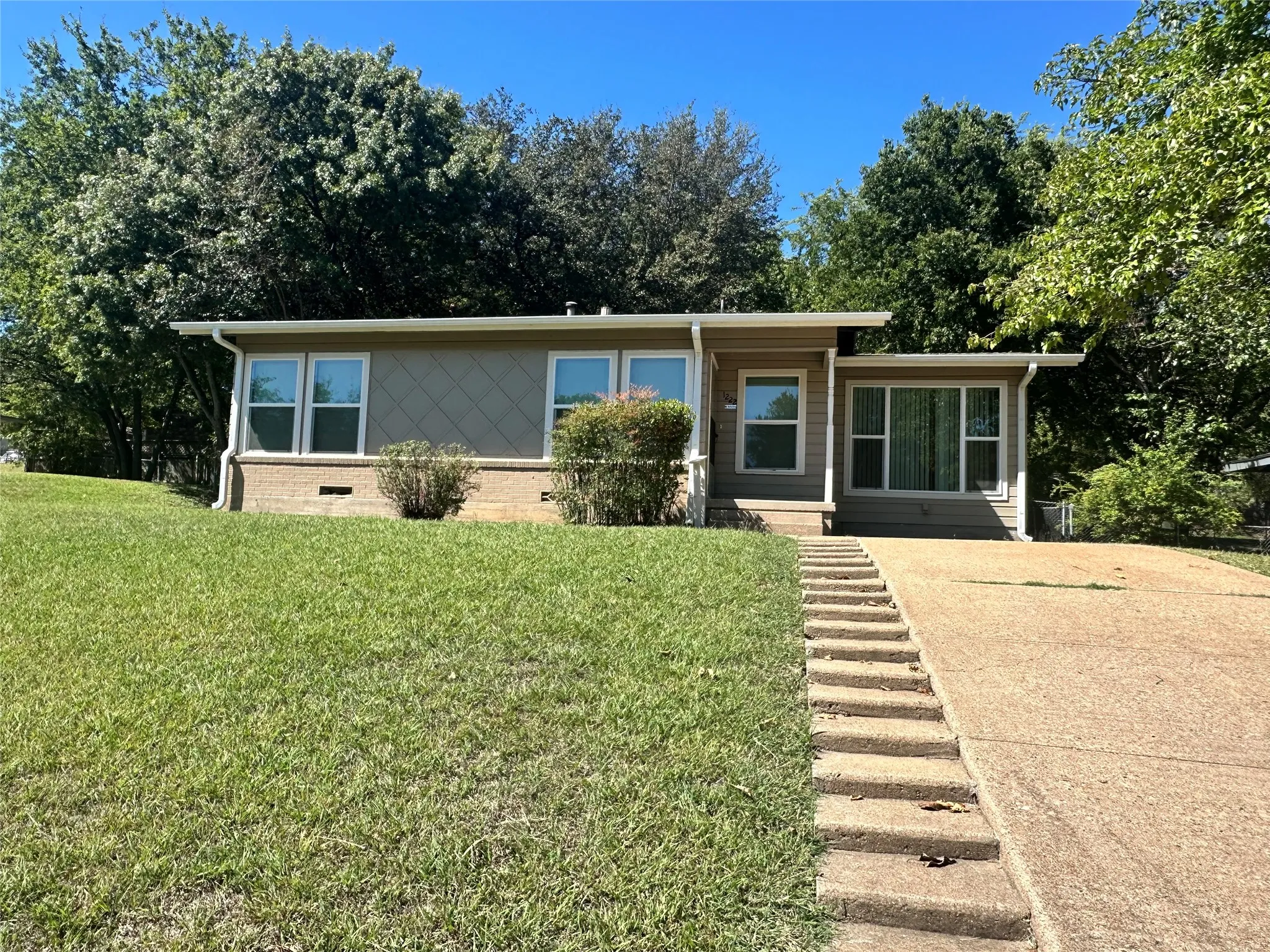 Single Family Residence For Rent in Parker County , 1222 S Lamar Street, Weatherford, Texas 76086, 3 Bedroom, 1 Bathroom, Garage spaces, 1,150 Sqft, built in 1958, mls#21397951, Real Estate Agent in Weatherford, Homes For Rent in Parker county, Homes For Rent in Weatherford, Realtor in Weatherford Texas, Real Estate Brokerage Independent Realty Texas, Luminita Cordes Realtor
