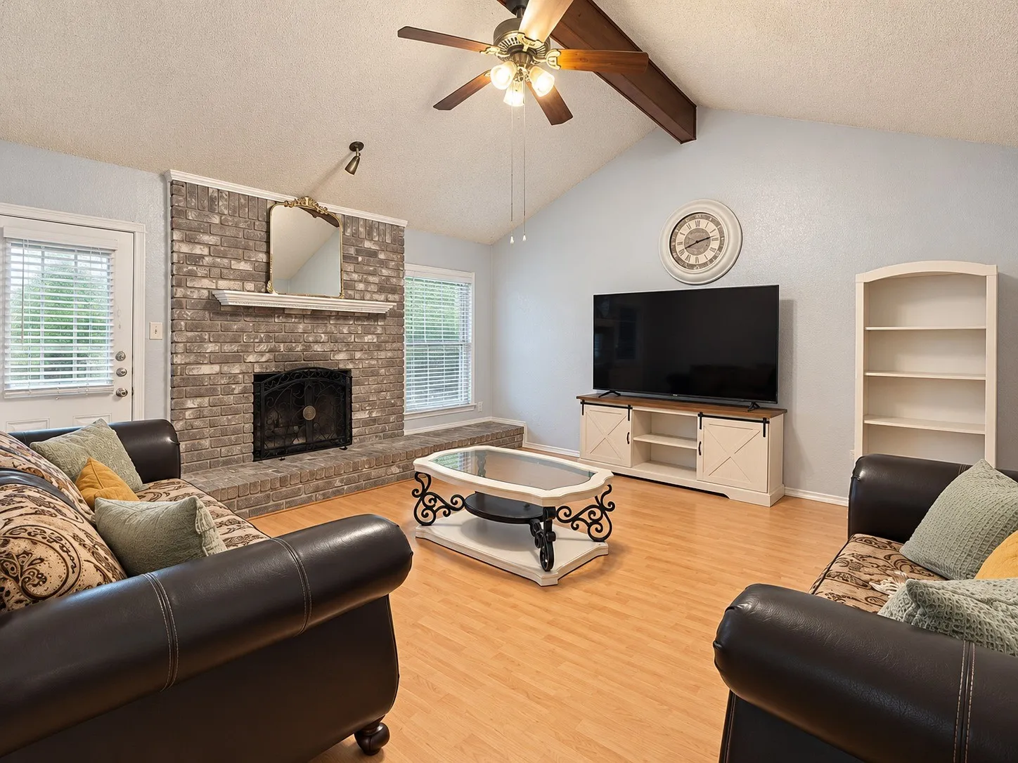 Single Family Residence For Rent in Tarrant County , 2704 Ridge Road N, Fort Worth, Texas 76133, 3 Bedroom, 2 Bathroom, 2 Garage spaces, 1,350 Sqft, built in 1984, mls#21406152, Real Estate Agent in Fort Worth, Homes For Rent in Tarrant county, Homes For Rent in Fort Worth, Realtor in Fort Worth Texas, Real Estate Brokerage Independent Realty Texas, Luminita Cordes Realtor