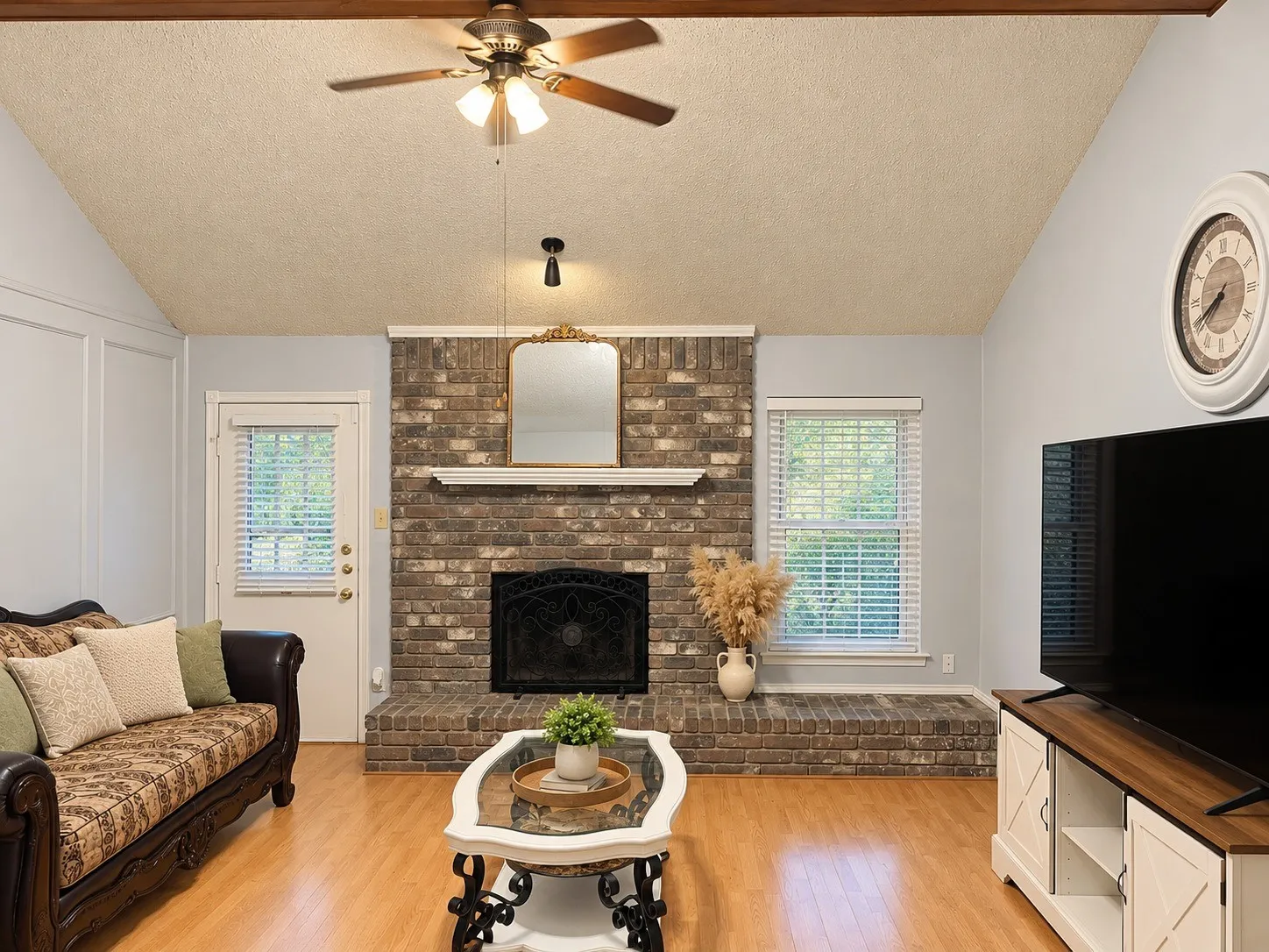 Single Family Residence For Rent in Tarrant County , 2704 Ridge Road N, Fort Worth, Texas 76133, 3 Bedroom, 2 Bathroom, 2 Garage spaces, 1,350 Sqft, built in 1984, mls#21406152, Real Estate Agent in Fort Worth, Homes For Rent in Tarrant county, Homes For Rent in Fort Worth, Realtor in Fort Worth Texas, Real Estate Brokerage Independent Realty Texas, Luminita Cordes Realtor
