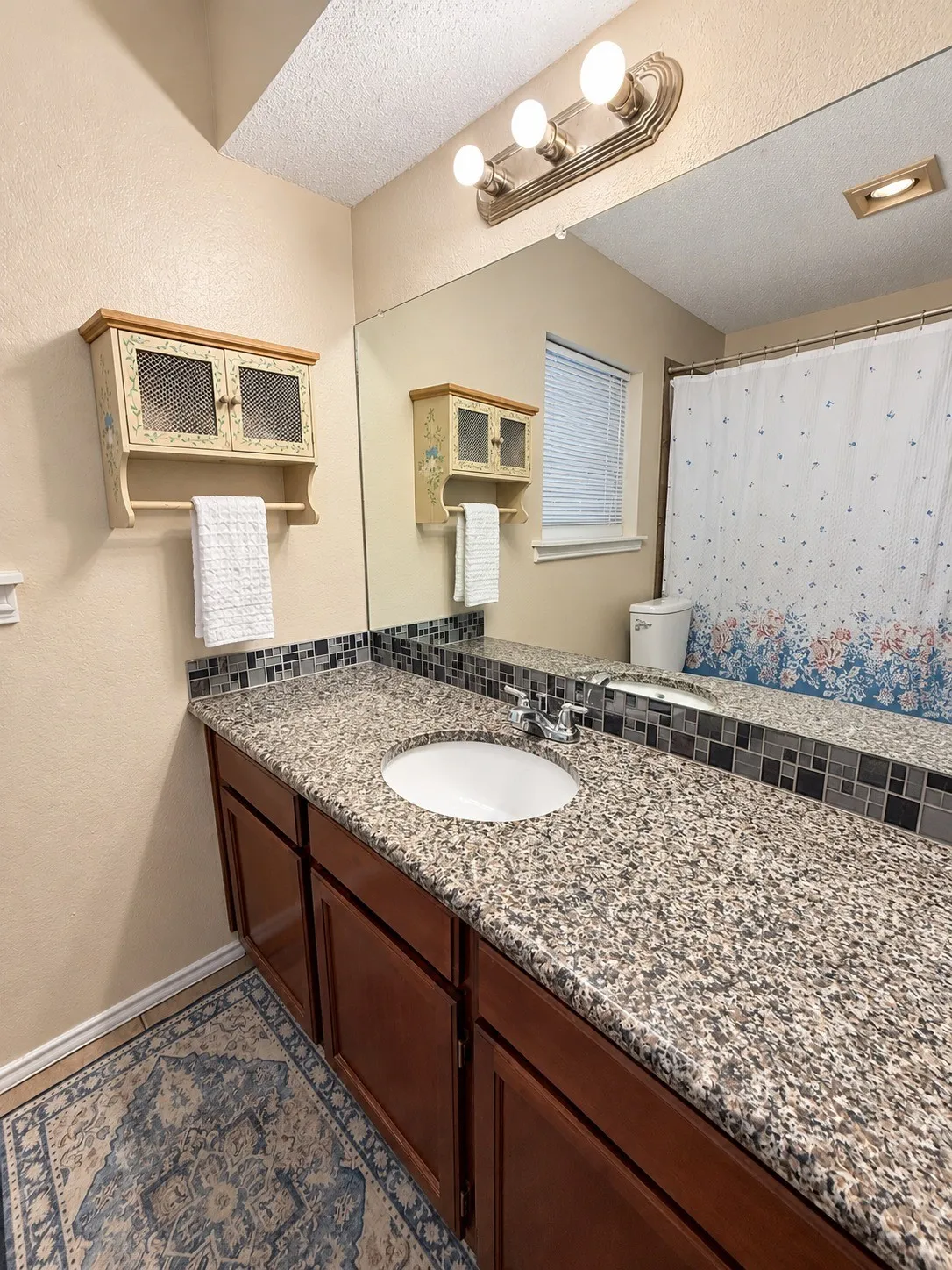 Single Family Residence For Rent in Tarrant County , 2704 Ridge Road N, Fort Worth, Texas 76133, 3 Bedroom, 2 Bathroom, 2 Garage spaces, 1,350 Sqft, built in 1984, mls#21406152, Real Estate Agent in Fort Worth, Homes For Rent in Tarrant county, Homes For Rent in Fort Worth, Realtor in Fort Worth Texas, Real Estate Brokerage Independent Realty Texas, Luminita Cordes Realtor