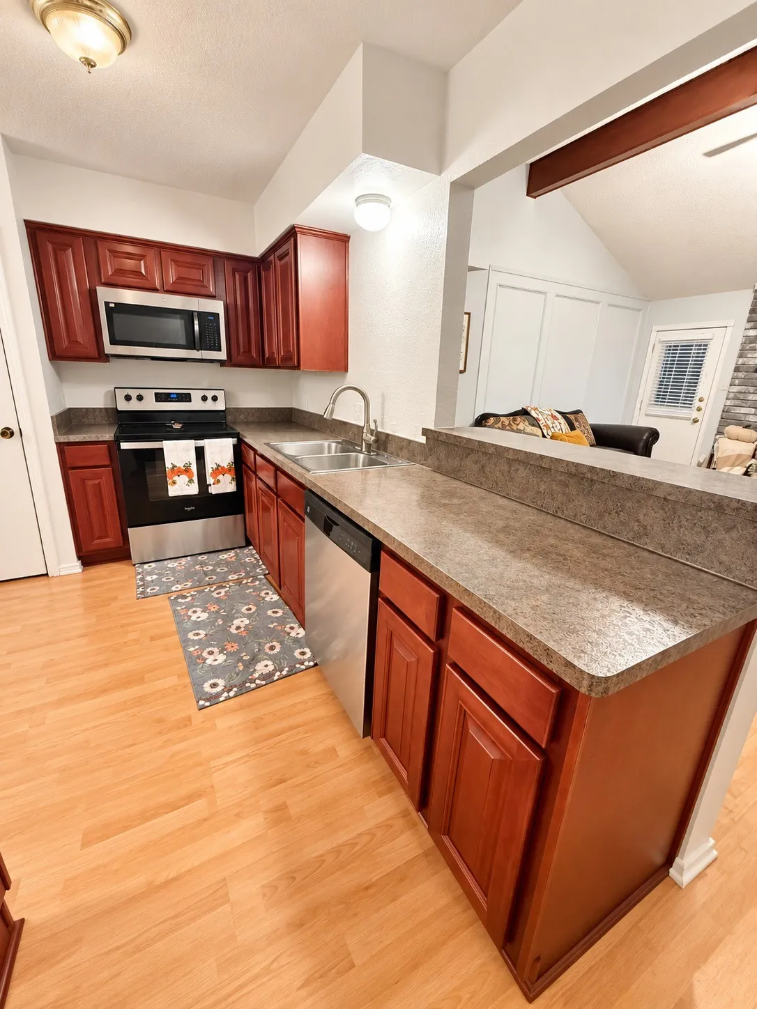 Single Family Residence For Rent in Tarrant County , 2704 Ridge Road N, Fort Worth, Texas 76133, 3 Bedroom, 2 Bathroom, 2 Garage spaces, 1,350 Sqft, built in 1984, mls#21406152, Real Estate Agent in Fort Worth, Homes For Rent in Tarrant county, Homes For Rent in Fort Worth, Realtor in Fort Worth Texas, Real Estate Brokerage Independent Realty Texas, Luminita Cordes Realtor