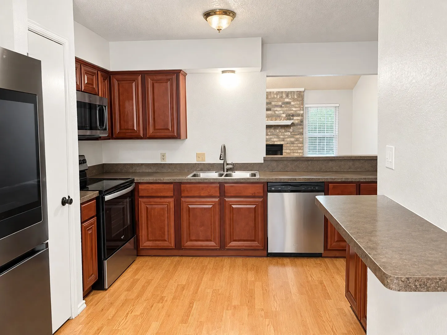 Single Family Residence For Rent in Tarrant County , 2704 Ridge Road N, Fort Worth, Texas 76133, 3 Bedroom, 2 Bathroom, 2 Garage spaces, 1,350 Sqft, built in 1984, mls#21406152, Real Estate Agent in Fort Worth, Homes For Rent in Tarrant county, Homes For Rent in Fort Worth, Realtor in Fort Worth Texas, Real Estate Brokerage Independent Realty Texas, Luminita Cordes Realtor