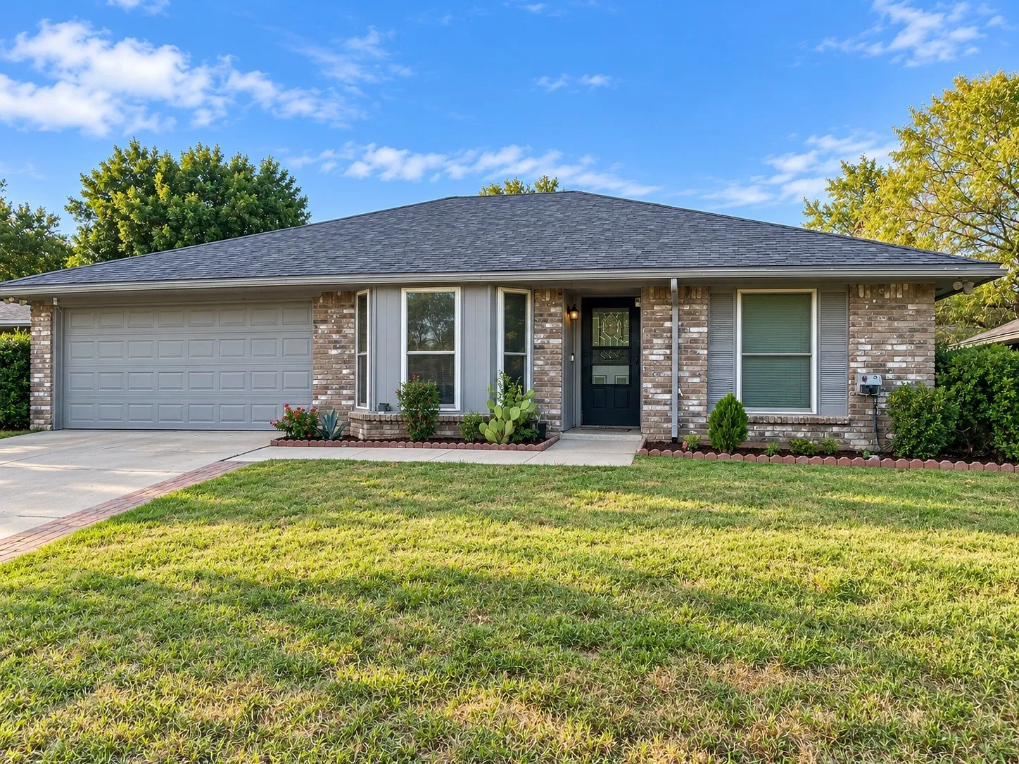 Single Family Residence For Rent in Tarrant County , 2704 Ridge Road N, Fort Worth, Texas 76133, 3 Bedroom, 2 Bathroom, 2 Garage spaces, 1,350 Sqft, built in 1984, mls#21406152, Real Estate Agent in Fort Worth, Homes For Rent in Tarrant county, Homes For Rent in Fort Worth, Realtor in Fort Worth Texas, Real Estate Brokerage Independent Realty Texas, Luminita Cordes Realtor