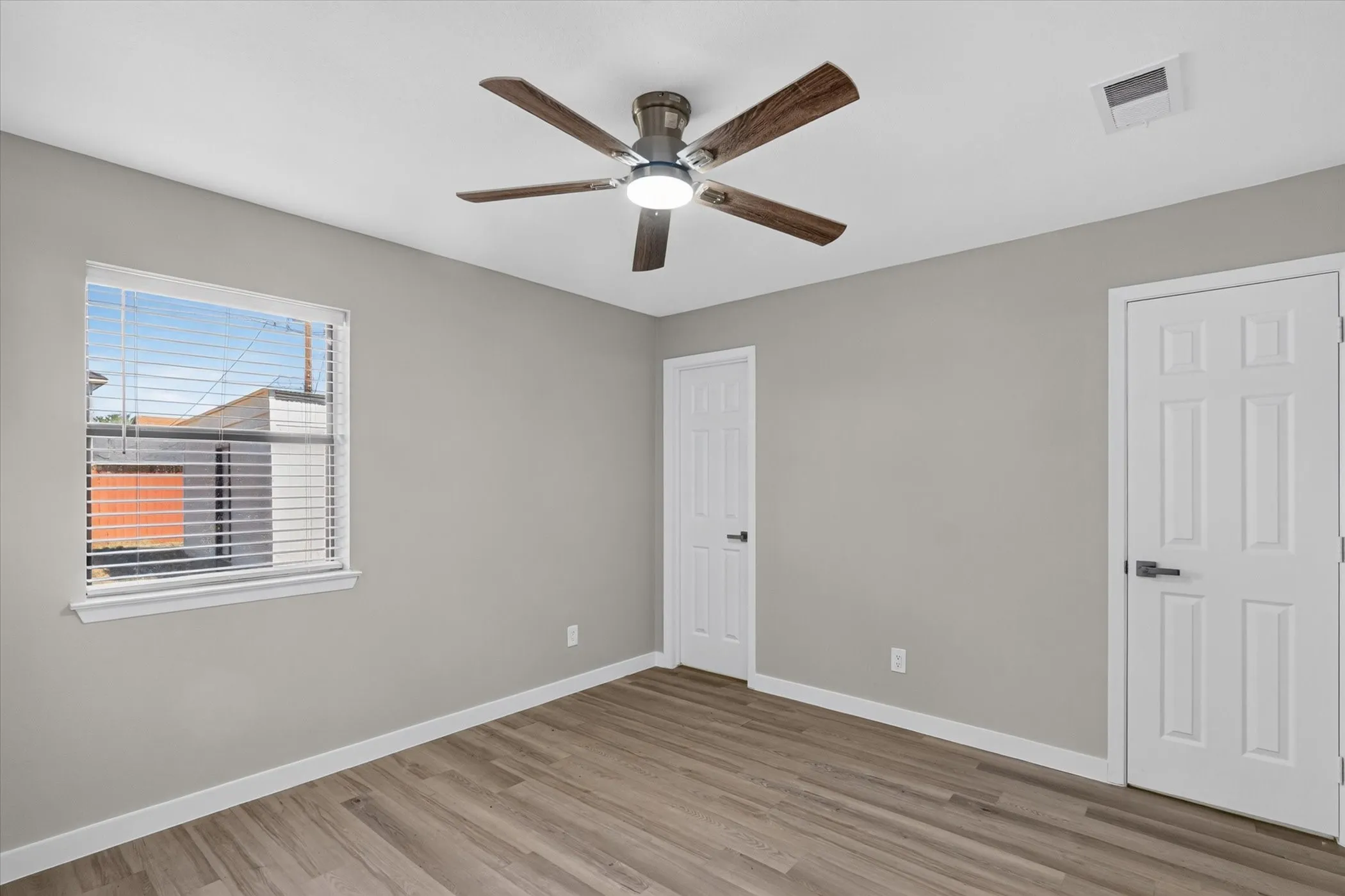 Single Family Residence For Sale in Dallas County , 14910 Marsha Drive, Balch Springs, Texas 75180, 3 Bedroom, 2 Bathroom, Garage spaces, 1,296 Sqft, built in 1966, mls#21406514, Real Estate Agent in Balch Springs, Homes For Sale in Dallas county, Homes For Sale in Balch Springs, Realtor in Balch Springs Texas, Real Estate Brokerage Independent Realty Texas, Luminita Cordes Realtor