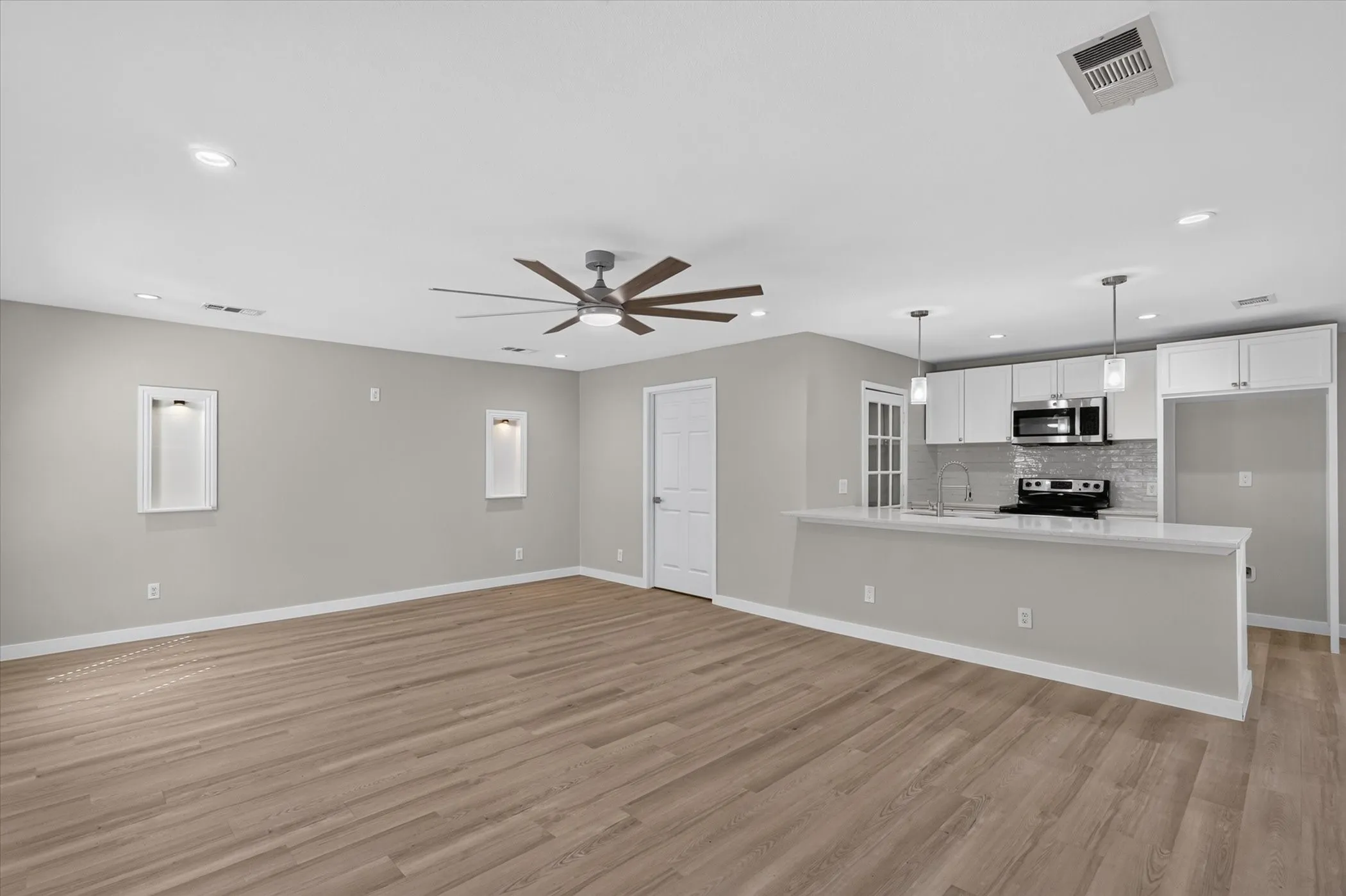 Single Family Residence For Sale in Dallas County , 14910 Marsha Drive, Balch Springs, Texas 75180, 3 Bedroom, 2 Bathroom, Garage spaces, 1,296 Sqft, built in 1966, mls#21406514, Real Estate Agent in Balch Springs, Homes For Sale in Dallas county, Homes For Sale in Balch Springs, Realtor in Balch Springs Texas, Real Estate Brokerage Independent Realty Texas, Luminita Cordes Realtor