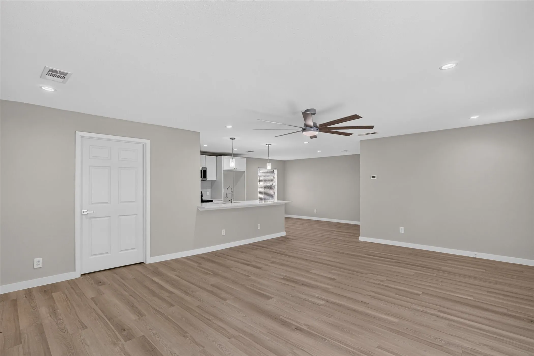Single Family Residence For Sale in Dallas County , 14910 Marsha Drive, Balch Springs, Texas 75180, 3 Bedroom, 2 Bathroom, Garage spaces, 1,296 Sqft, built in 1966, mls#21406514, Real Estate Agent in Balch Springs, Homes For Sale in Dallas county, Homes For Sale in Balch Springs, Realtor in Balch Springs Texas, Real Estate Brokerage Independent Realty Texas, Luminita Cordes Realtor