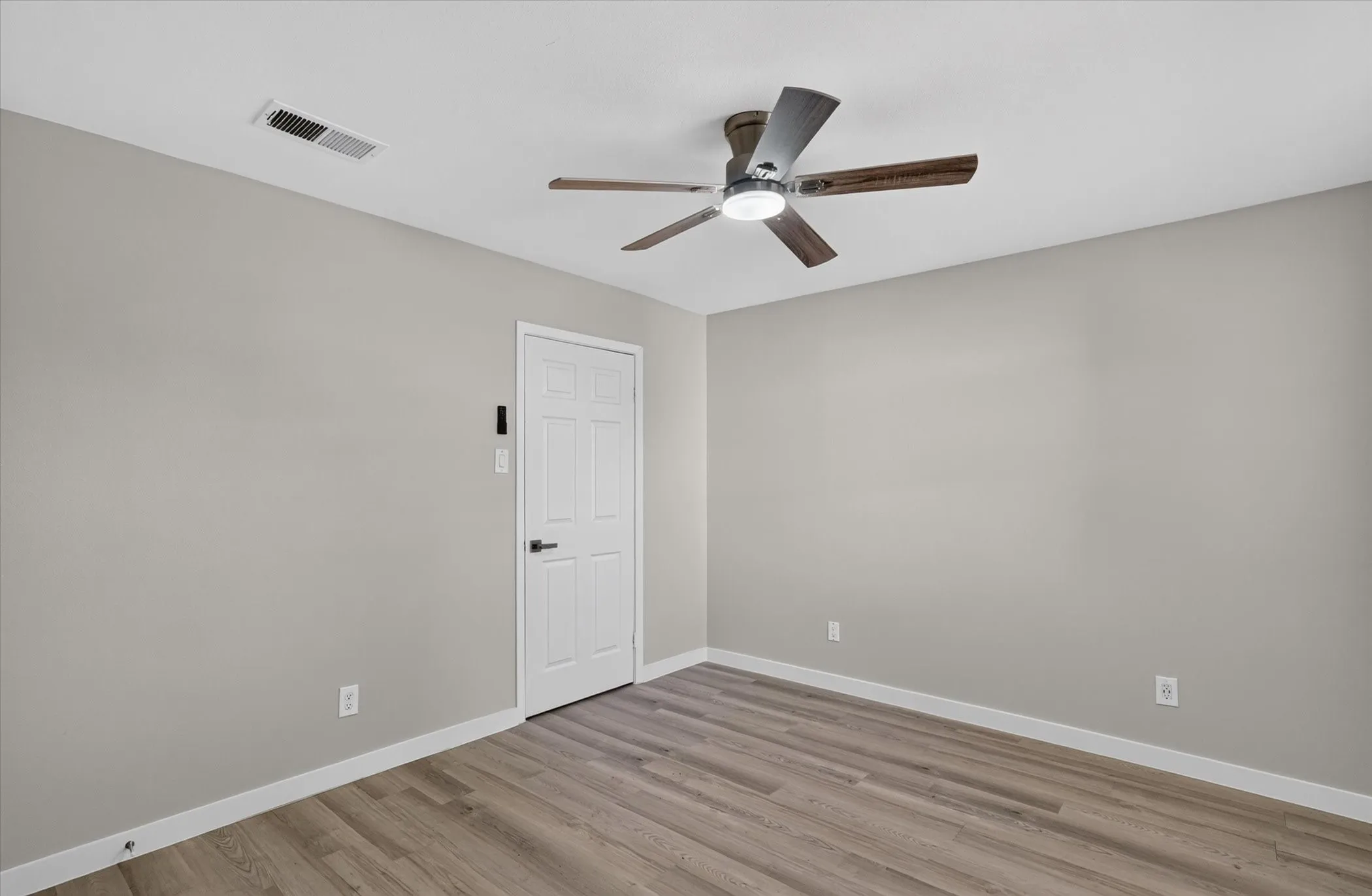 Single Family Residence For Sale in Dallas County , 14910 Marsha Drive, Balch Springs, Texas 75180, 3 Bedroom, 2 Bathroom, Garage spaces, 1,296 Sqft, built in 1966, mls#21406514, Real Estate Agent in Balch Springs, Homes For Sale in Dallas county, Homes For Sale in Balch Springs, Realtor in Balch Springs Texas, Real Estate Brokerage Independent Realty Texas, Luminita Cordes Realtor
