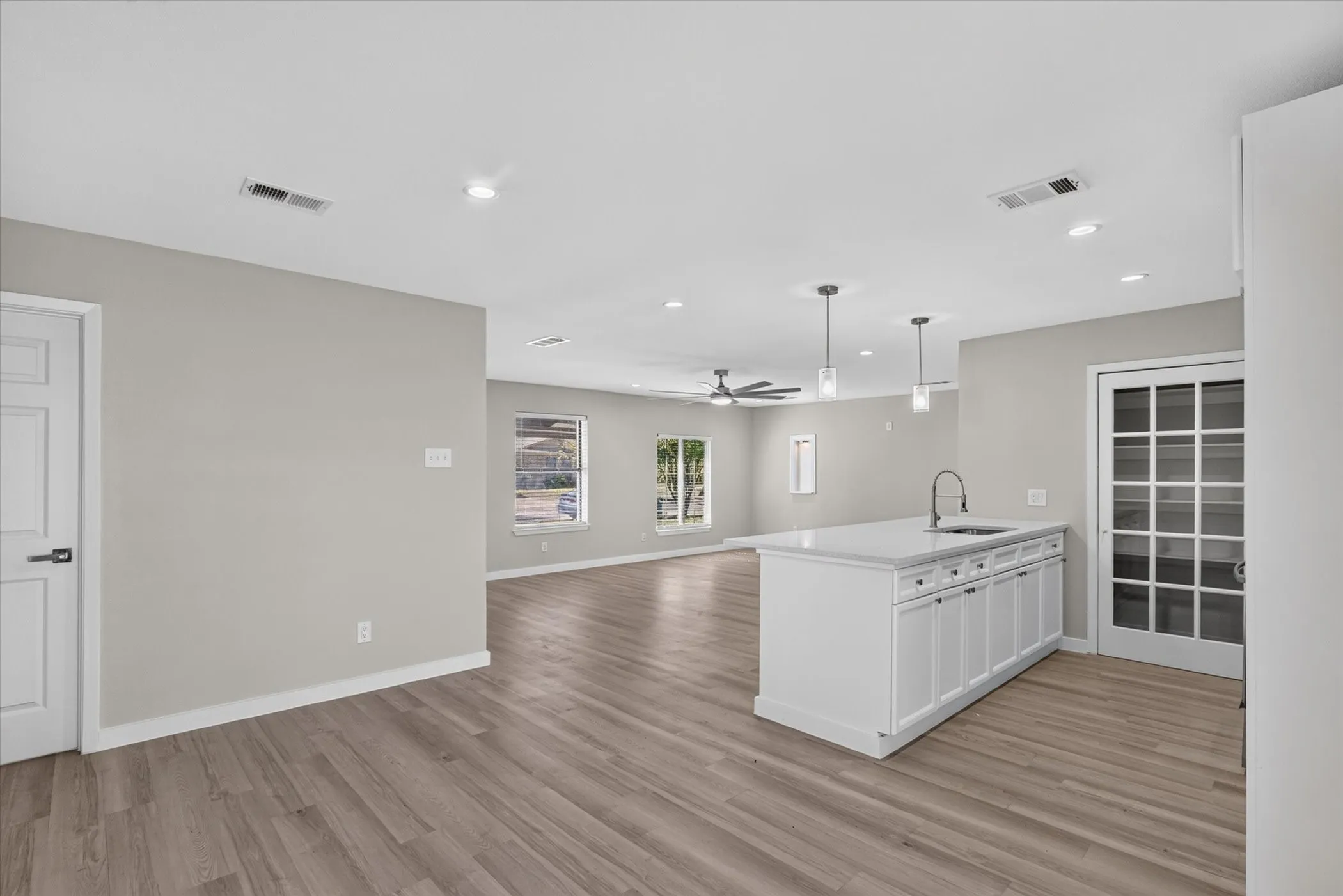 Single Family Residence For Sale in Dallas County , 14910 Marsha Drive, Balch Springs, Texas 75180, 3 Bedroom, 2 Bathroom, Garage spaces, 1,296 Sqft, built in 1966, mls#21406514, Real Estate Agent in Balch Springs, Homes For Sale in Dallas county, Homes For Sale in Balch Springs, Realtor in Balch Springs Texas, Real Estate Brokerage Independent Realty Texas, Luminita Cordes Realtor