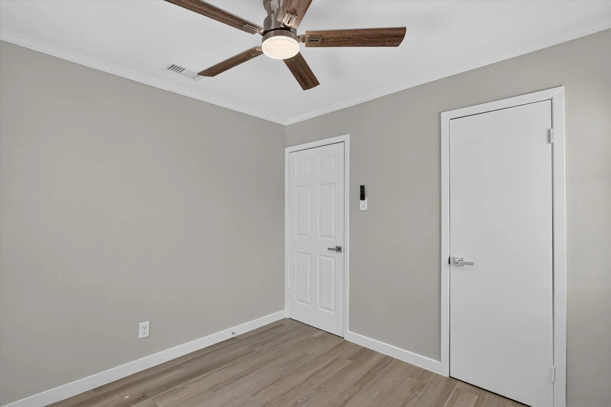 Single Family Residence For Sale in Dallas County , 14910 Marsha Drive, Balch Springs, Texas 75180, 3 Bedroom, 2 Bathroom, Garage spaces, 1,296 Sqft, built in 1966, mls#21406514, Real Estate Agent in Balch Springs, Homes For Sale in Dallas county, Homes For Sale in Balch Springs, Realtor in Balch Springs Texas, Real Estate Brokerage Independent Realty Texas, Luminita Cordes Realtor