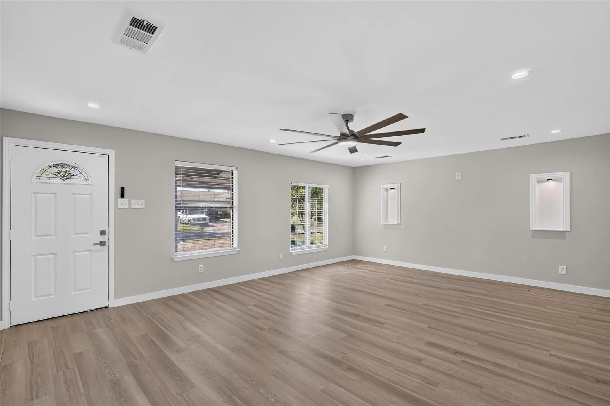Single Family Residence For Sale in Dallas County , 14910 Marsha Drive, Balch Springs, Texas 75180, 3 Bedroom, 2 Bathroom, Garage spaces, 1,296 Sqft, built in 1966, mls#21406514, Real Estate Agent in Balch Springs, Homes For Sale in Dallas county, Homes For Sale in Balch Springs, Realtor in Balch Springs Texas, Real Estate Brokerage Independent Realty Texas, Luminita Cordes Realtor