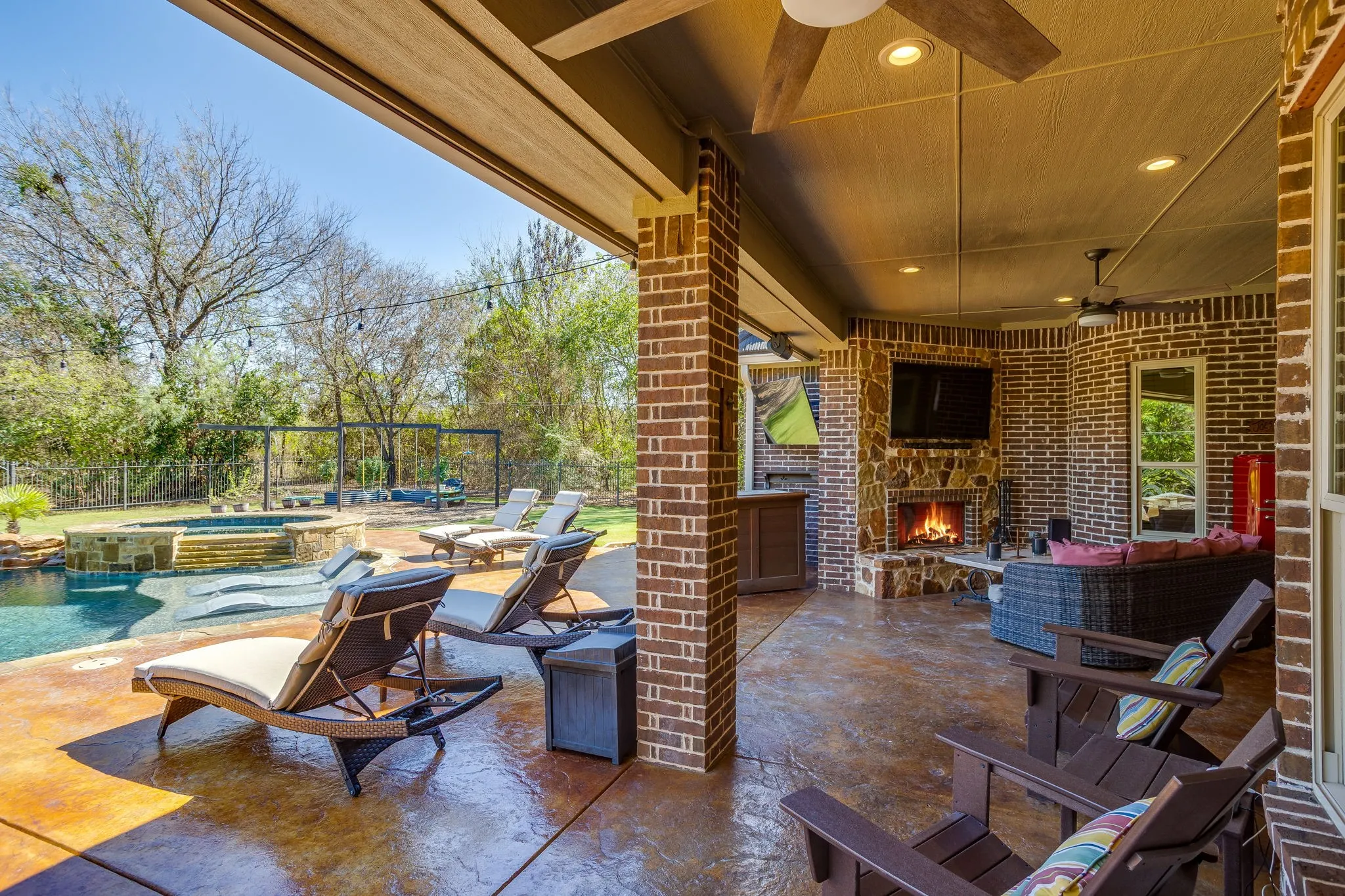 Single Family Residence For Sale in Wise County , 126 Aurora Vista Trail, Aurora, Texas 76078, 4 Bedroom, 4 Bathroom, 3 Garage spaces, 3,156 Sqft, built in 2013, mls#21405955, Real Estate Agent in Aurora, Homes For Sale in Wise county, Homes For Sale in Aurora, Realtor in Aurora Texas, Real Estate Brokerage Independent Realty Texas, Luminita Cordes Realtor